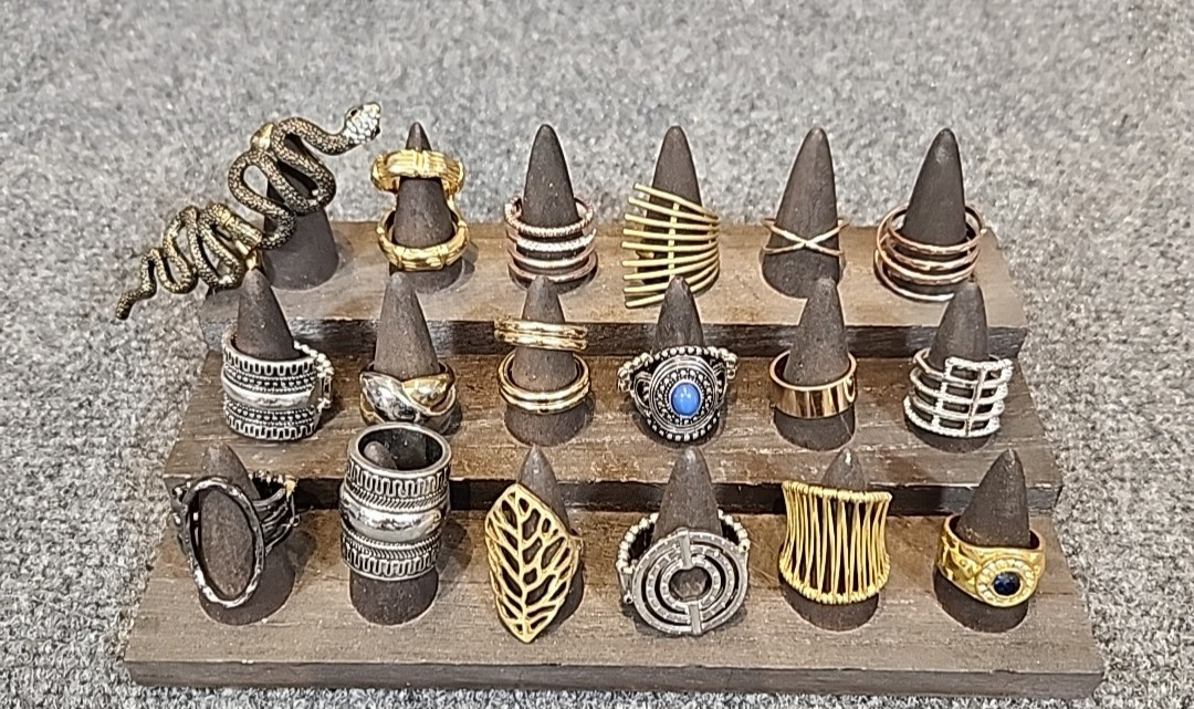 Jewelry 18 Rings Egyptian Theme Adjusts Sized Stretch See Description Lot #219