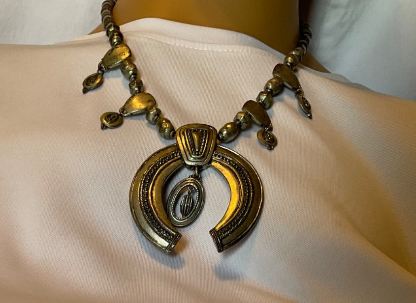Chicos silver tone squash necklace. 17”.