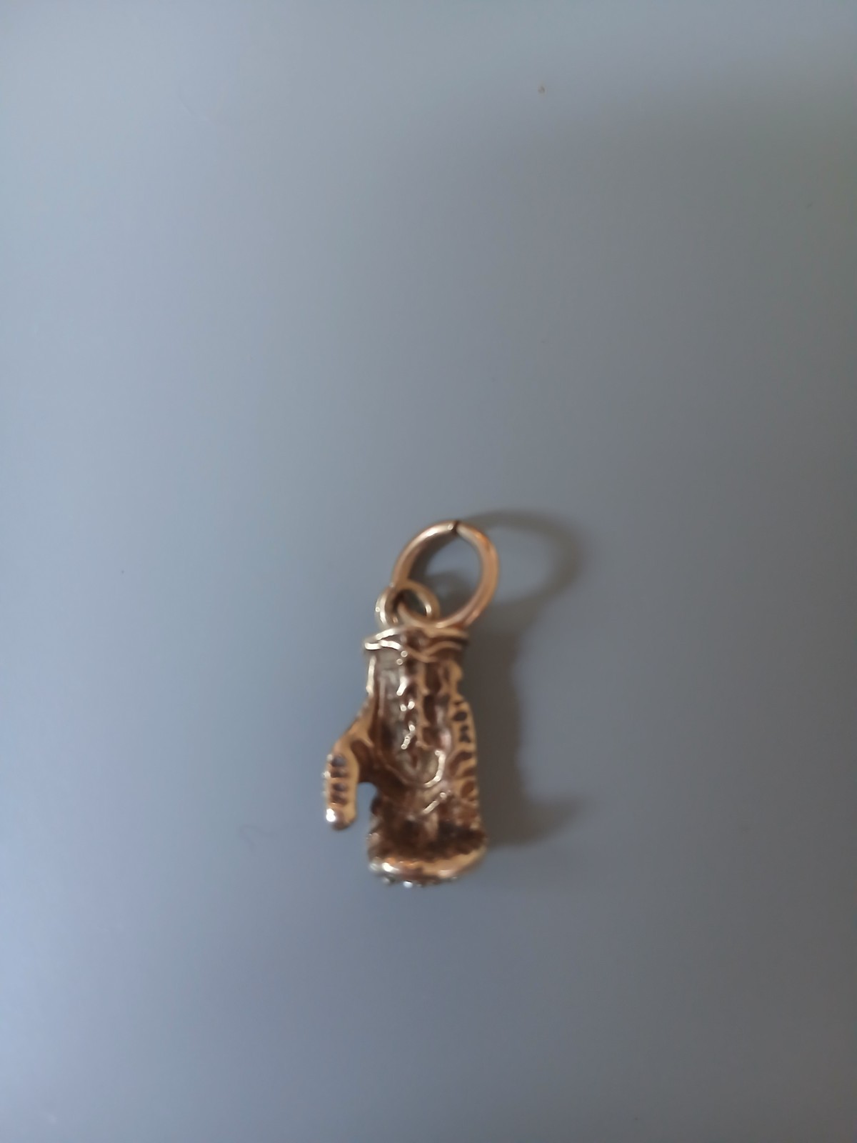 9ct solid gold 1980s boxing glove with cubic zirconia pendant
