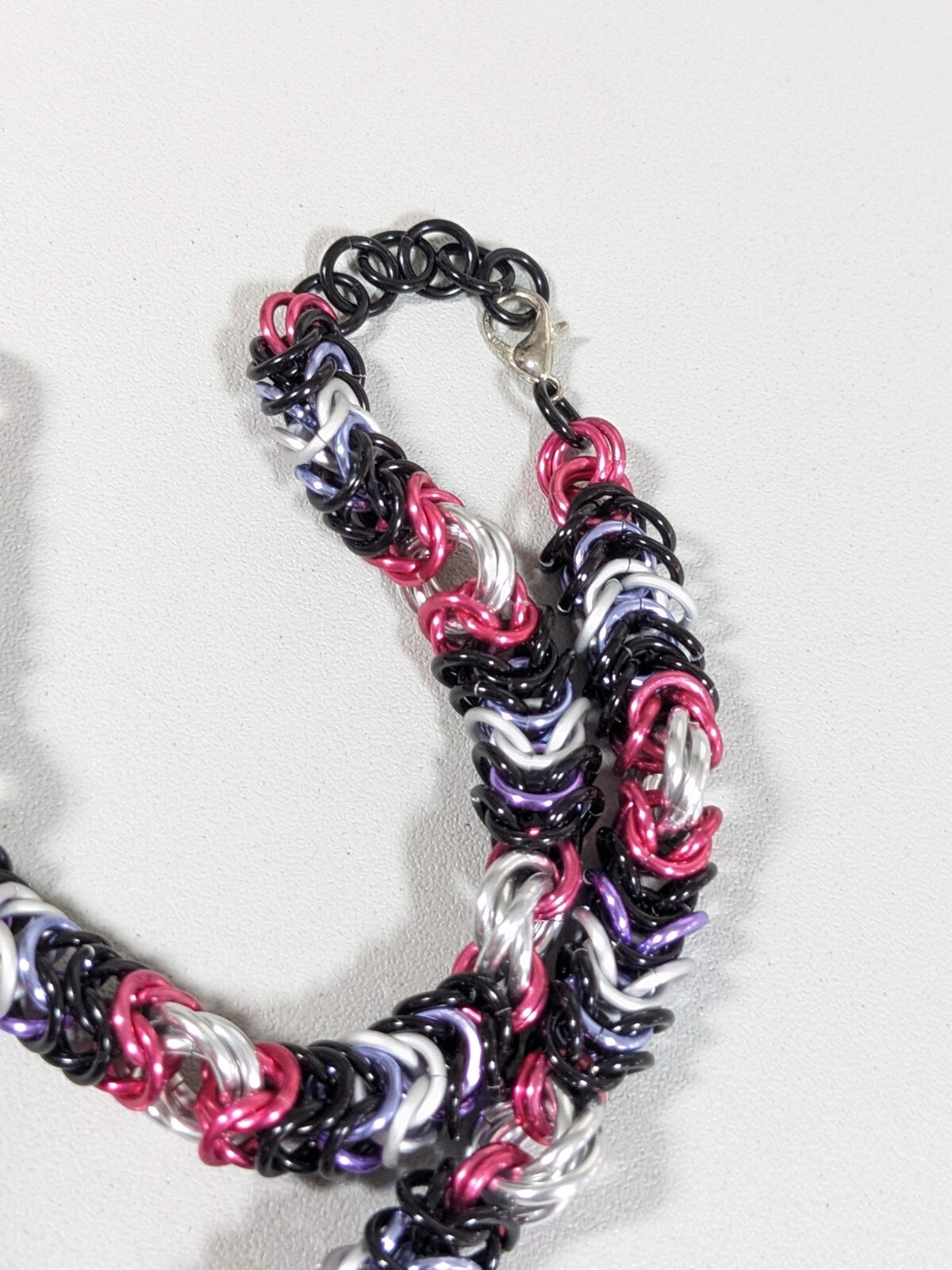 Black Pink Silver Tone Metallic Chain Glass Crystal Pendant Necklace 24 inches