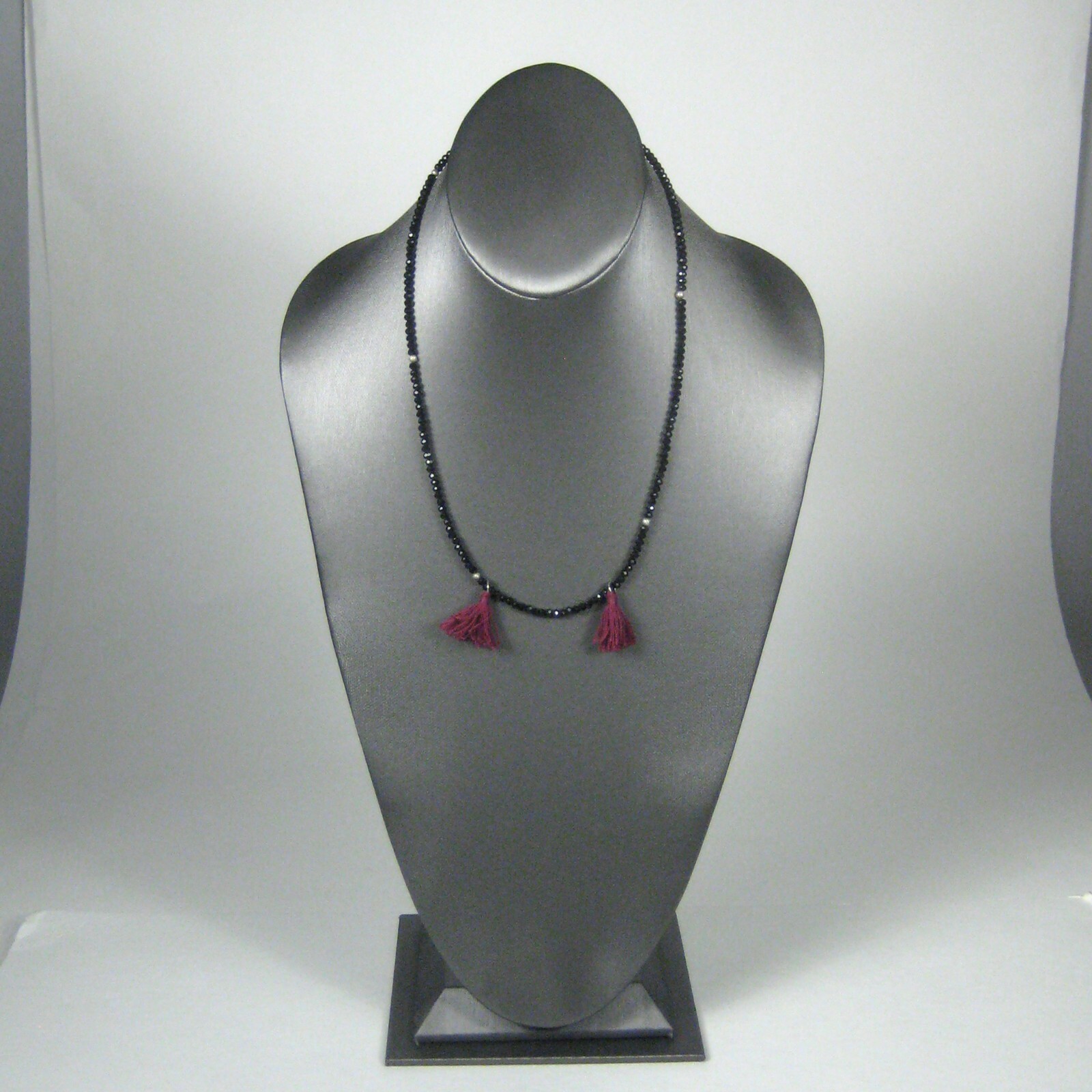 Necklace Womens 20 In Strand String Black Bead Facet Stretch Burgundy Tassel