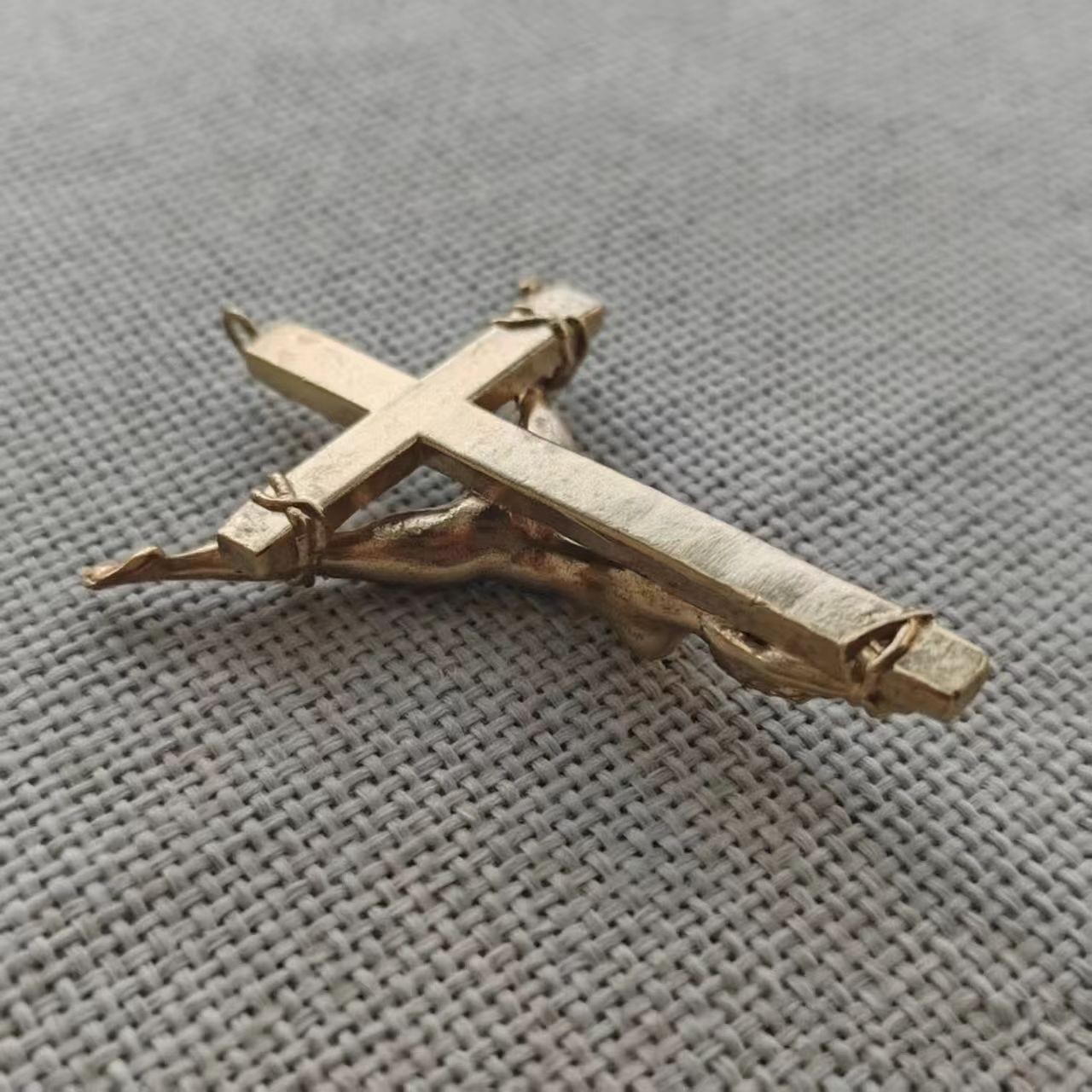 Solid brass creative cross pendant, men’s personalized cross pendant