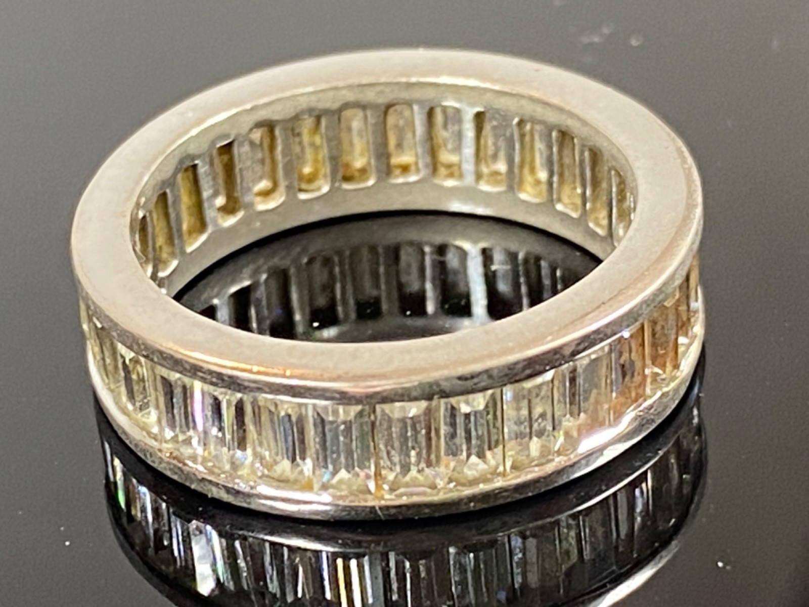 925 Sterling Silver & Zirconia Ladies Band Ring- Size 7 / 5.2 grams
