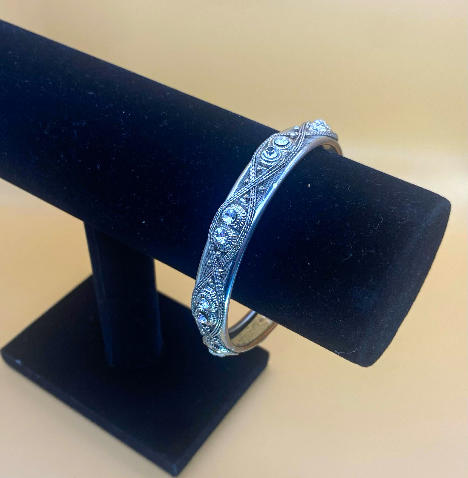 Silver Tone Crystal Bangle Bracelet Clear Round Rhinestones Slip-On Round Shape
