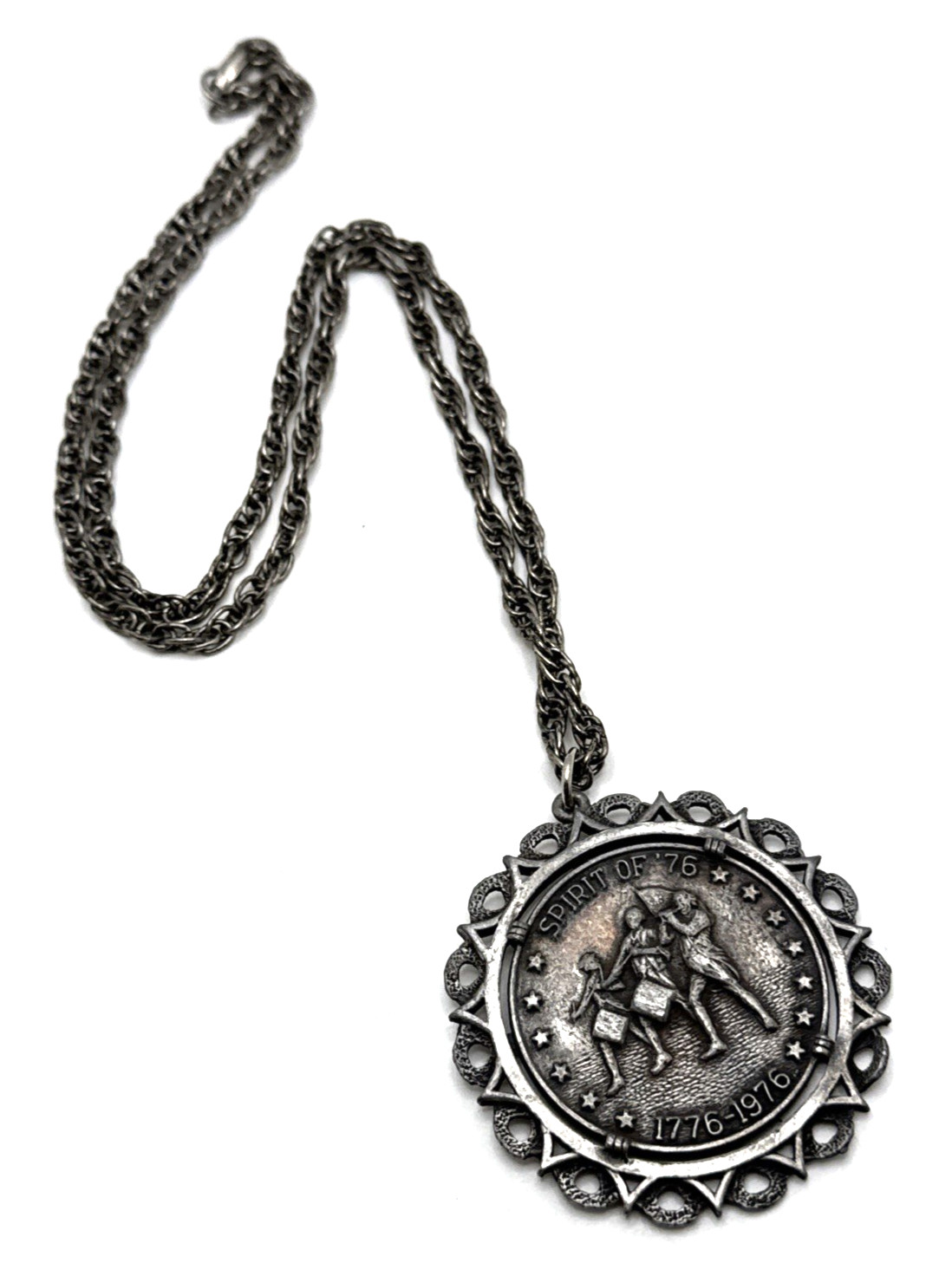 Vintage 1976 Bicentennial Coin Commemorative Pendant Necklace Spirit of ’76 24″