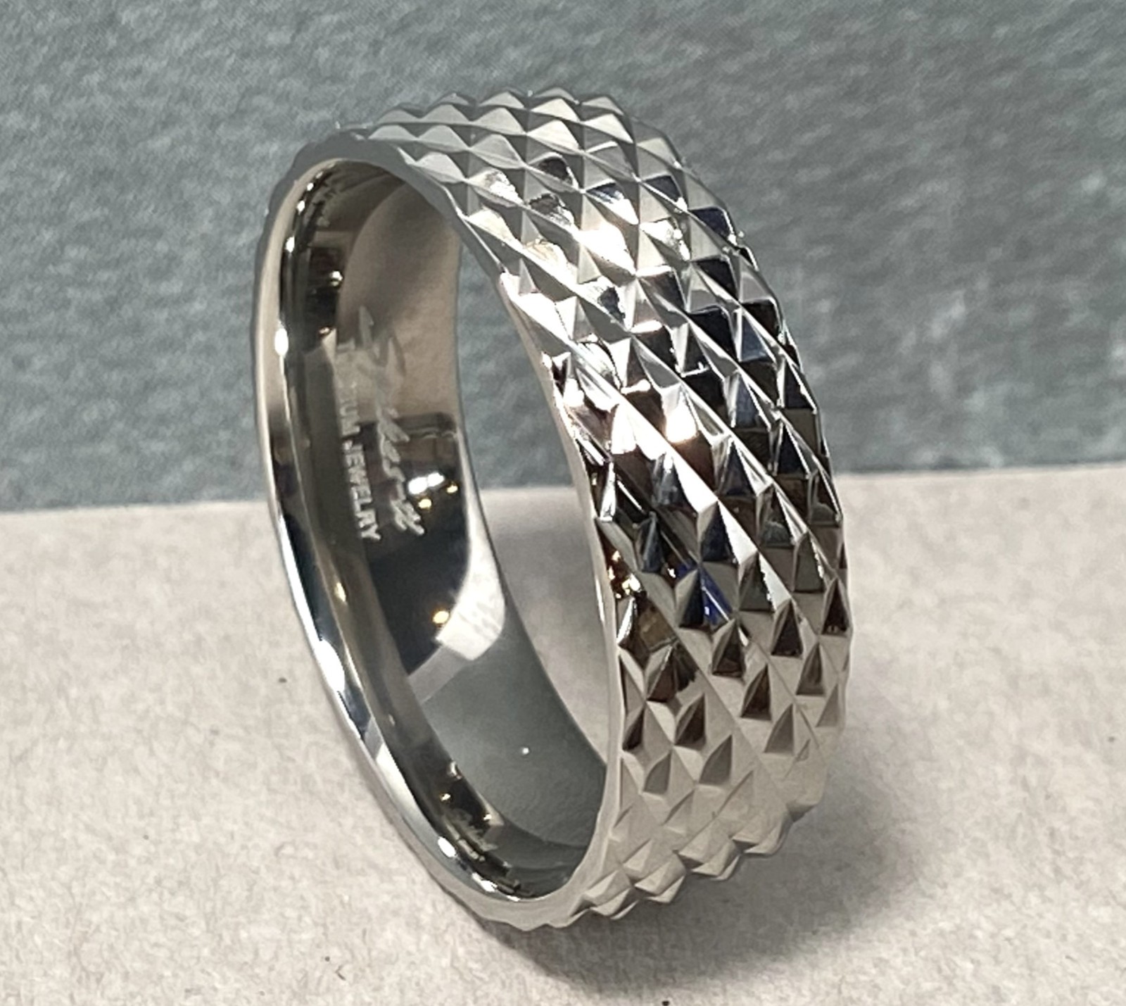 Solid Titanium Ring Snake Skin Design Size 5,6,7,8,9,10,11,12,13,14 (f31)