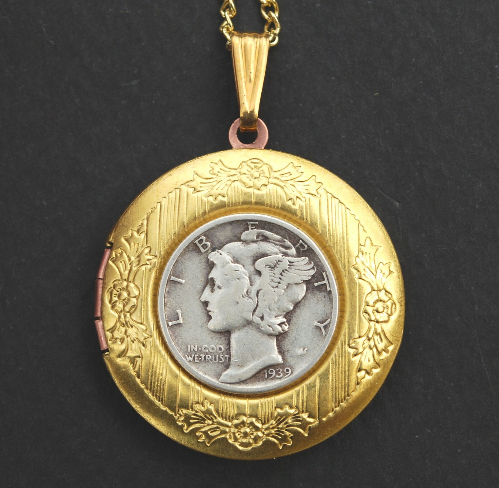 US 1916 ~ 1945 Mercury Dime 90% Silver Coin 18″ Gold Plated Chain Brass Locket