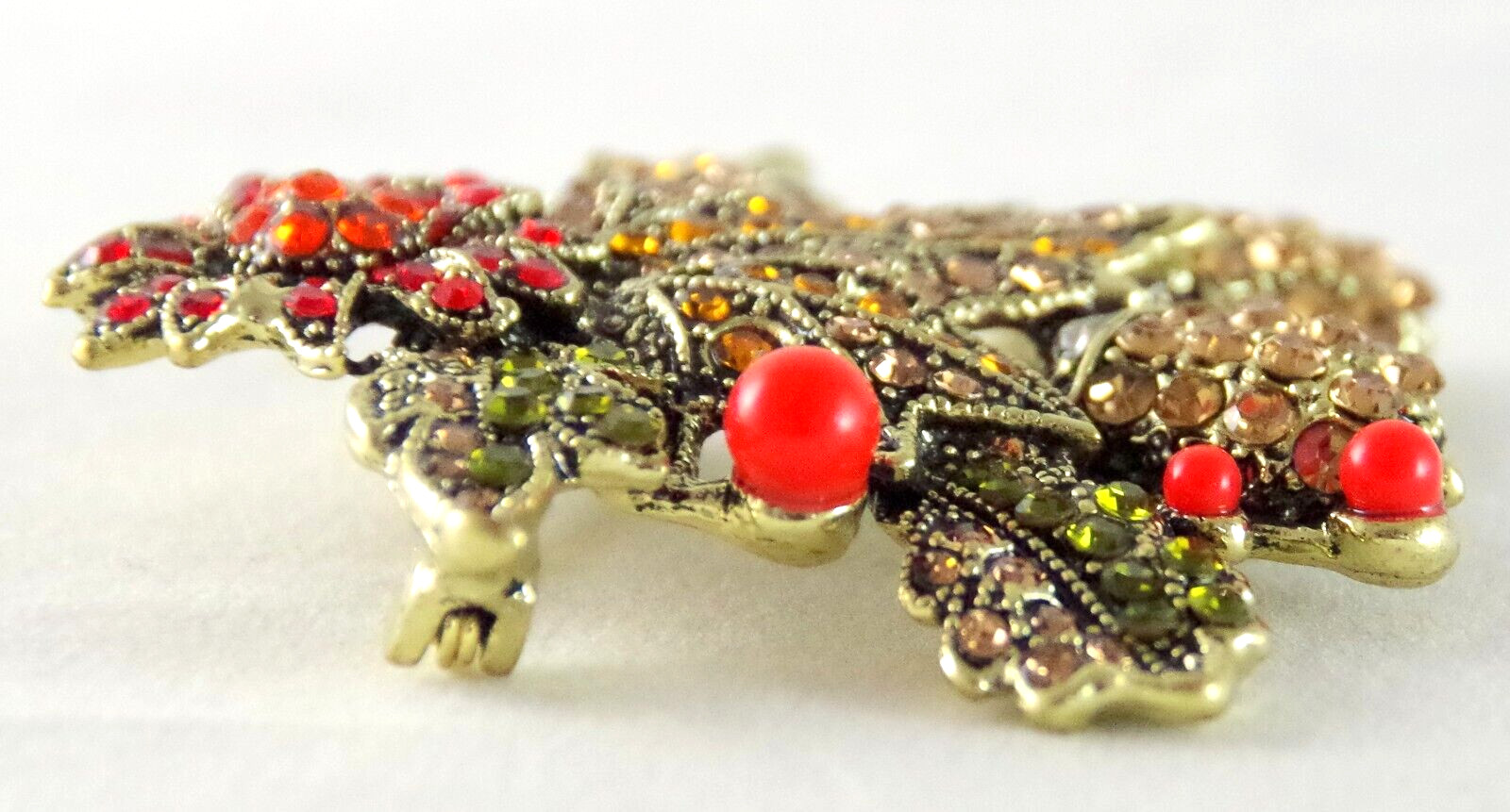 2 1/8″ UNSIGNED HEIDI DAUS STYLE FALL AUTUMN LEAVES ACORNS BERRIES FLOWER BROOCH