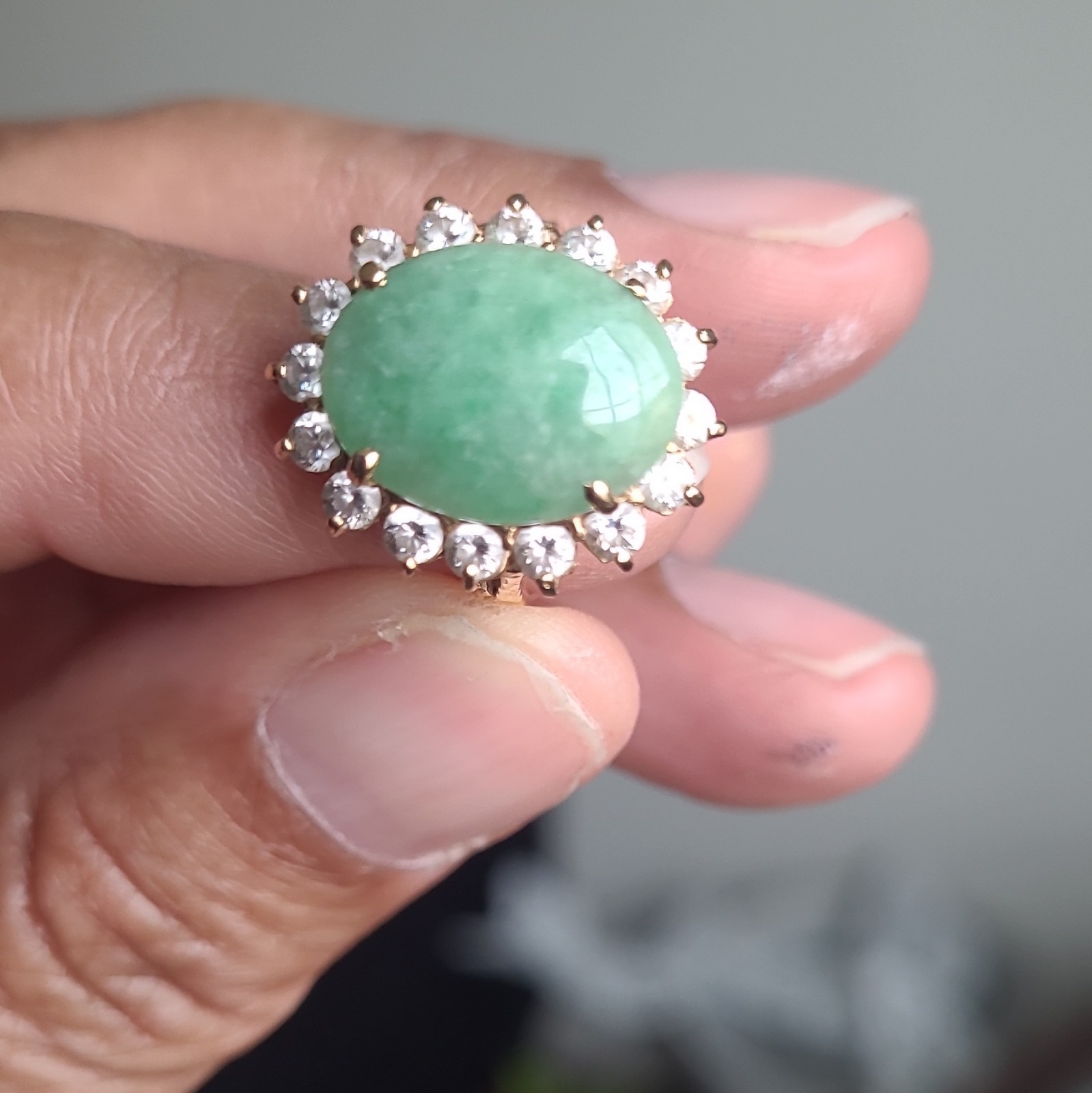 18kt 6.6 Grams Yellow Gold Prong Cocktail Ring Size 6 Oval Green Jade Halo