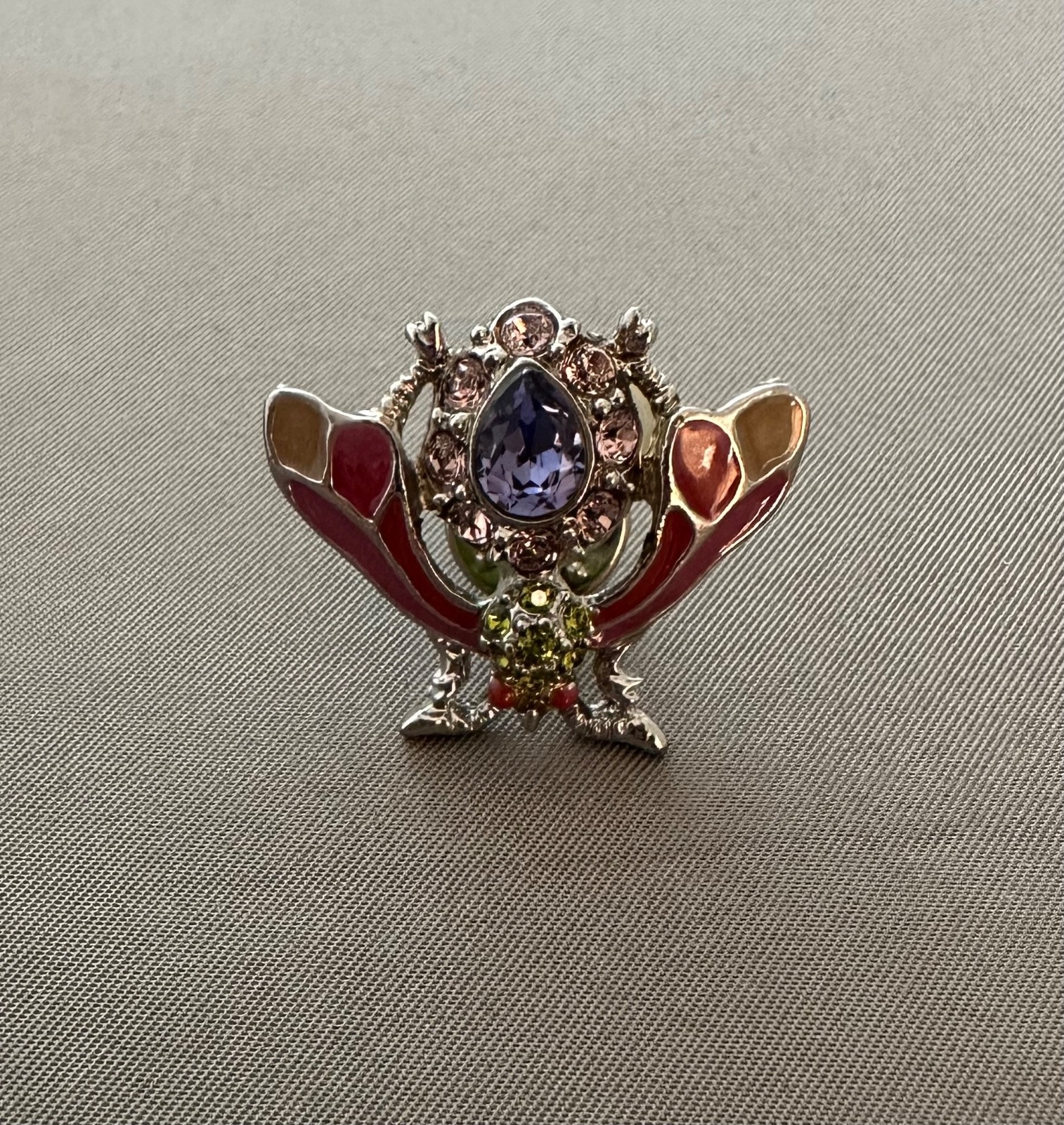 JAY STRONGWATER TIE TACK WASP PIN BROOCH WITH PURPLE SWAROVSKI GEM