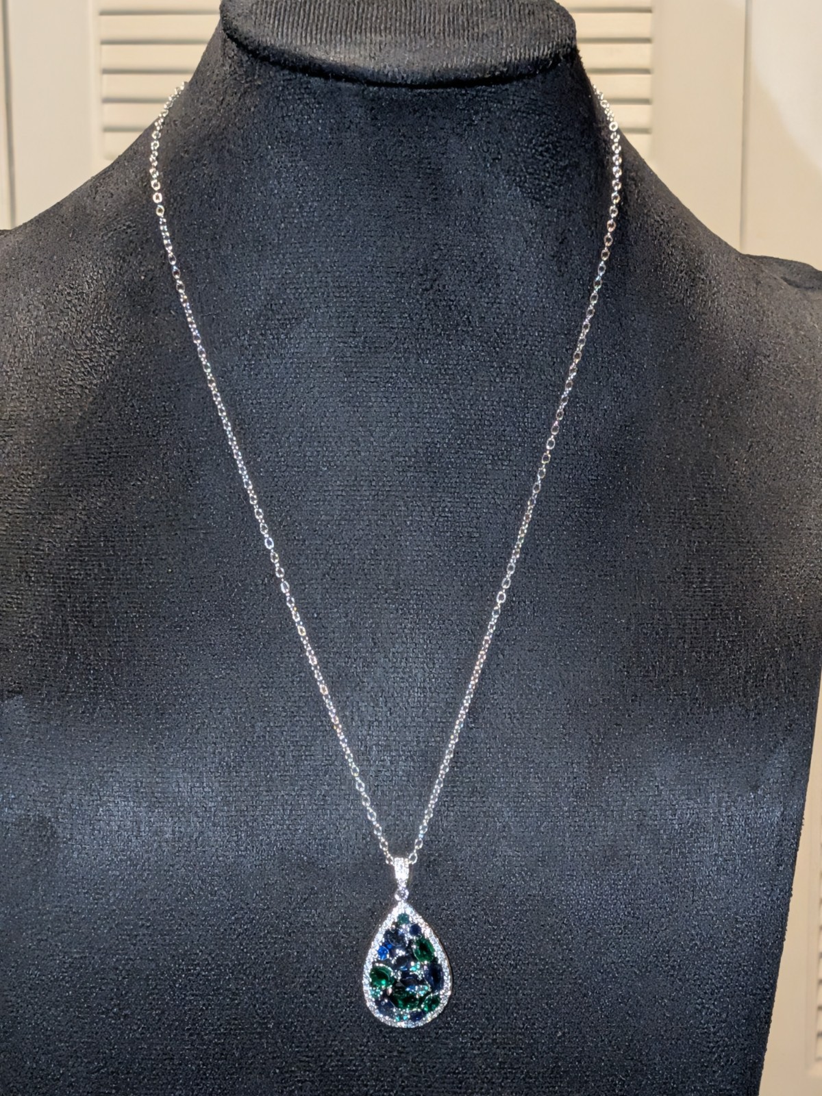 Women’s Moissanite Dazzling Green/Blue Sapphire Pendant Teardrop Necklace 18″