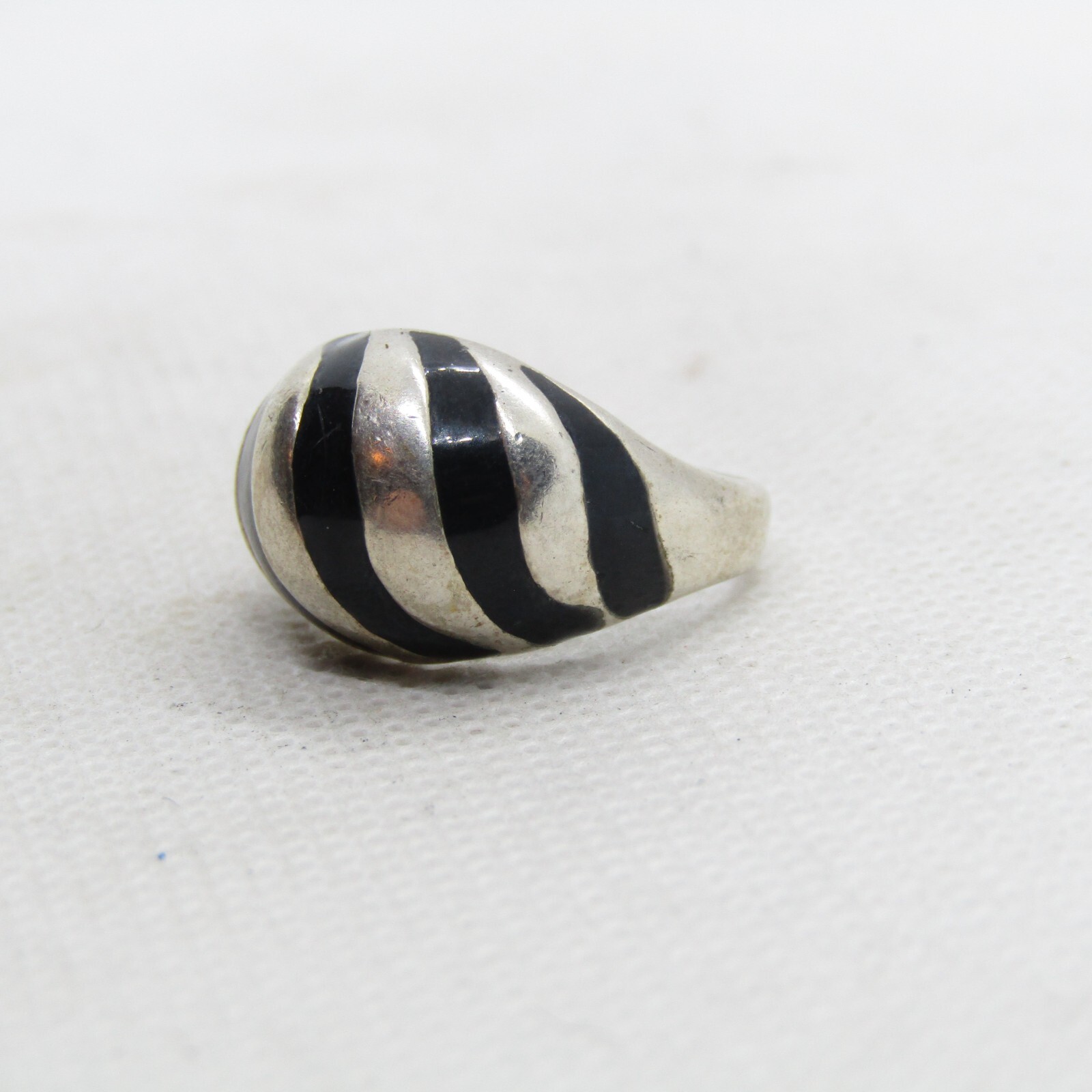 Sterling Silver 925 Black Enamel Dome Ring Size 6.5 K6813