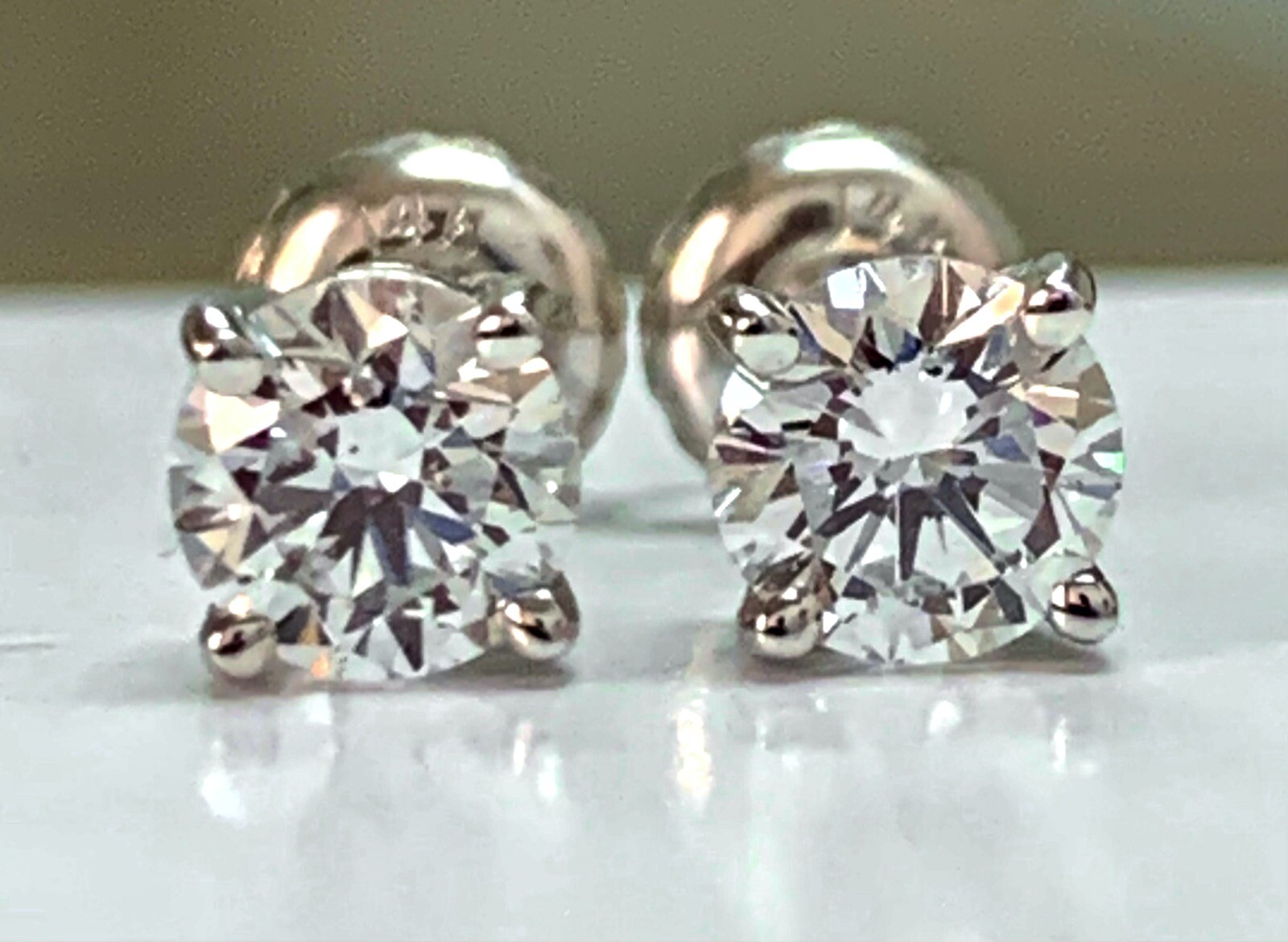 1.00 CT 100% Pure Diamond Studs Earrings 14k Solid Gold E VVS1 White or Yellow