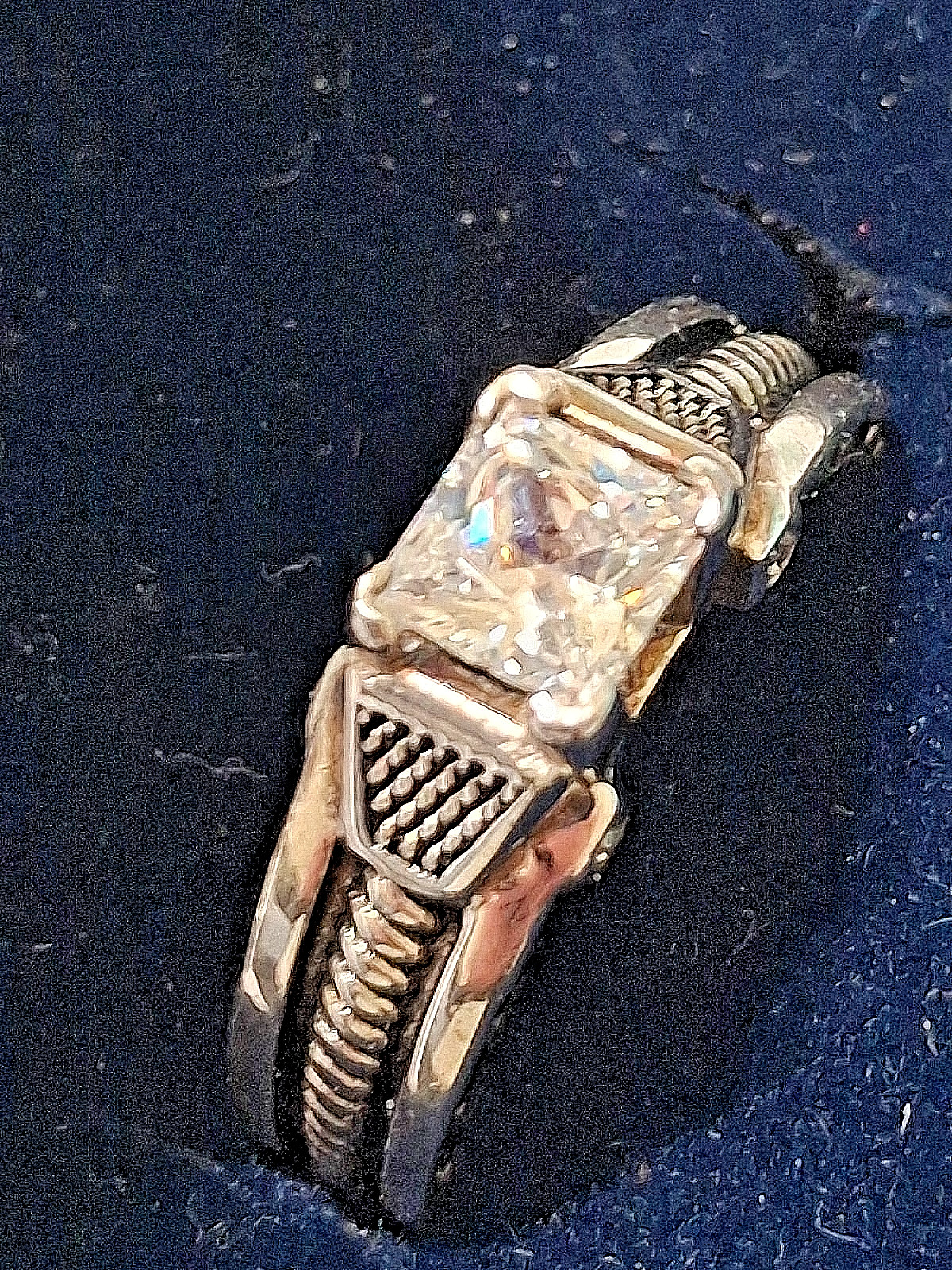Montana Silversmiths Women’s Silver Single Stone Horseshoe Nail Ring – RG3419CZ