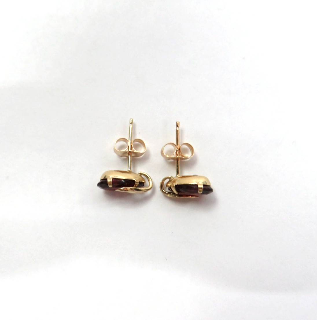 10K Yellow Gold Stud Earrings with Teardrop Garnet stones Nice design Real Gold