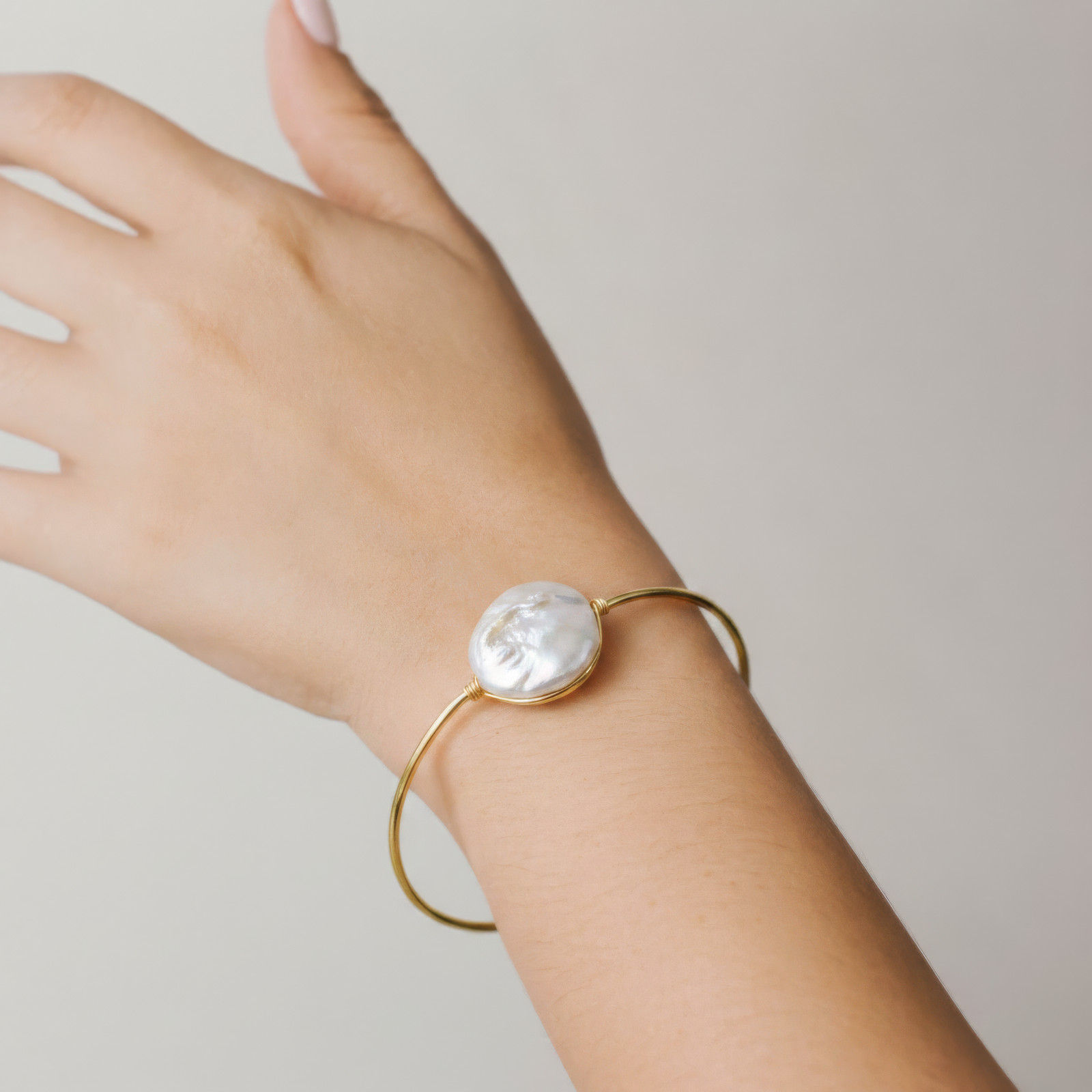 Peal Flat Round Open Gold Bangle