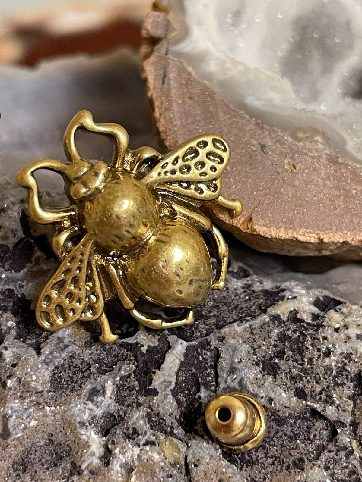 GUCCI Gold Tone Bees Pierced Stud Earrings W/Pouch, Box, Bag, Ribbon