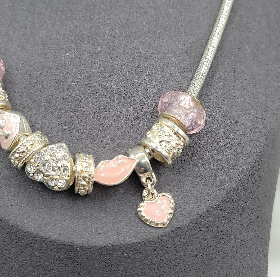Friedmans Jewelers Breast Cancer Slide Necklace Silver Tone Charm Bead 18″ Chain