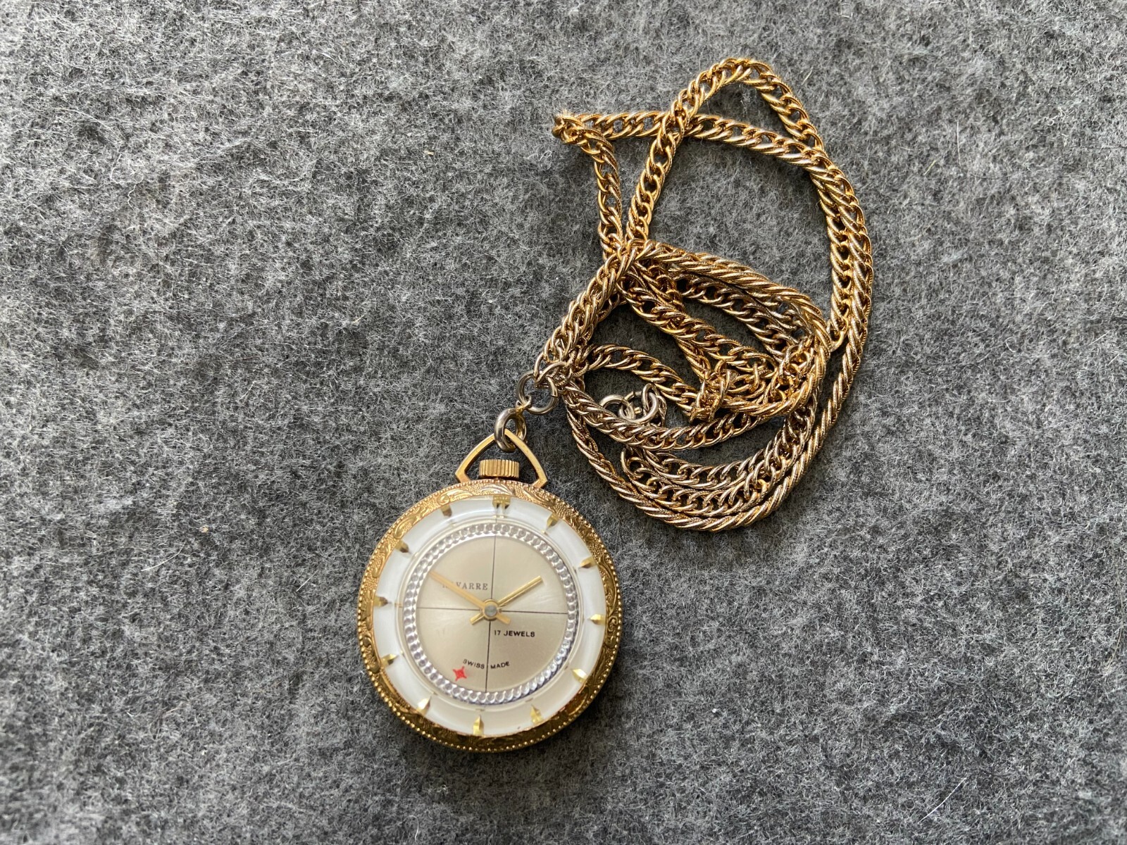 Swiss Made Navarre 17 Jewels Mechanical Wind Up Vintage Necklace Pendant Watch