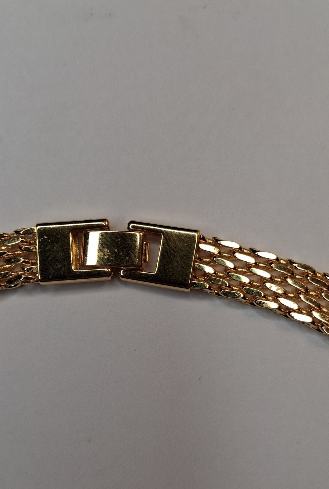 Gold Tone Mesh Chain Choker Necklace Box Clasp No Stone Metal