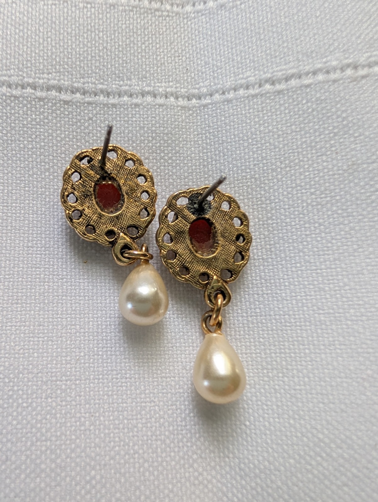 Vintage Shell Cameo Pin Brooch and Stud Earrings Set with Pearl Drop Accents