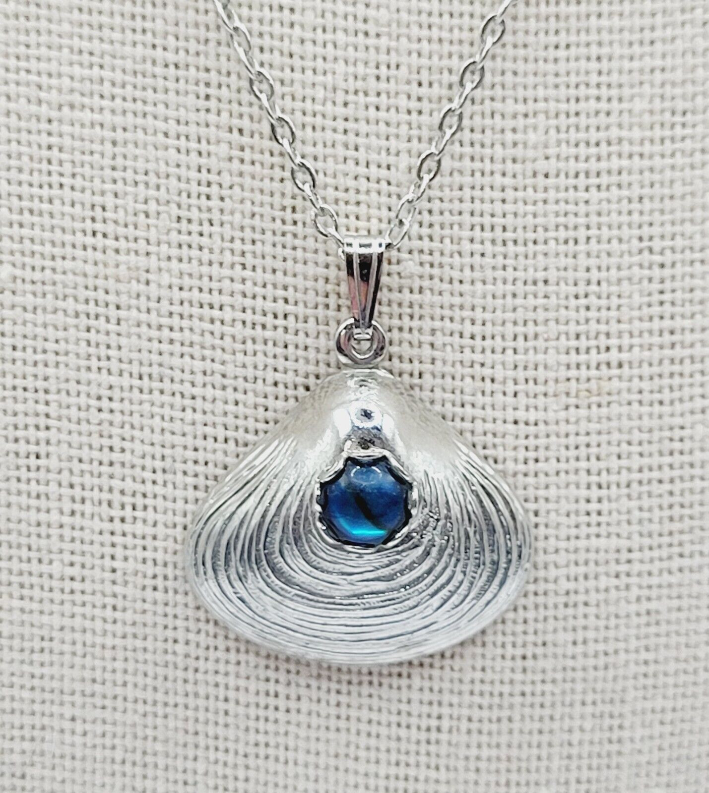 Clam Shell with Blue Stone Center Silver Tone Pendant Necklace Lake Ocean Vibe