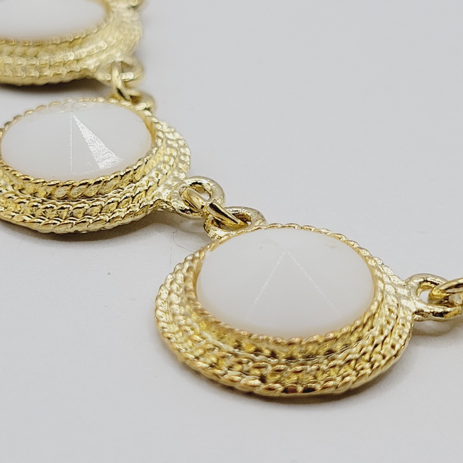 Gold Tone Bezel White Faceted Acrylic & Metal Link Professional Necklace 18 In