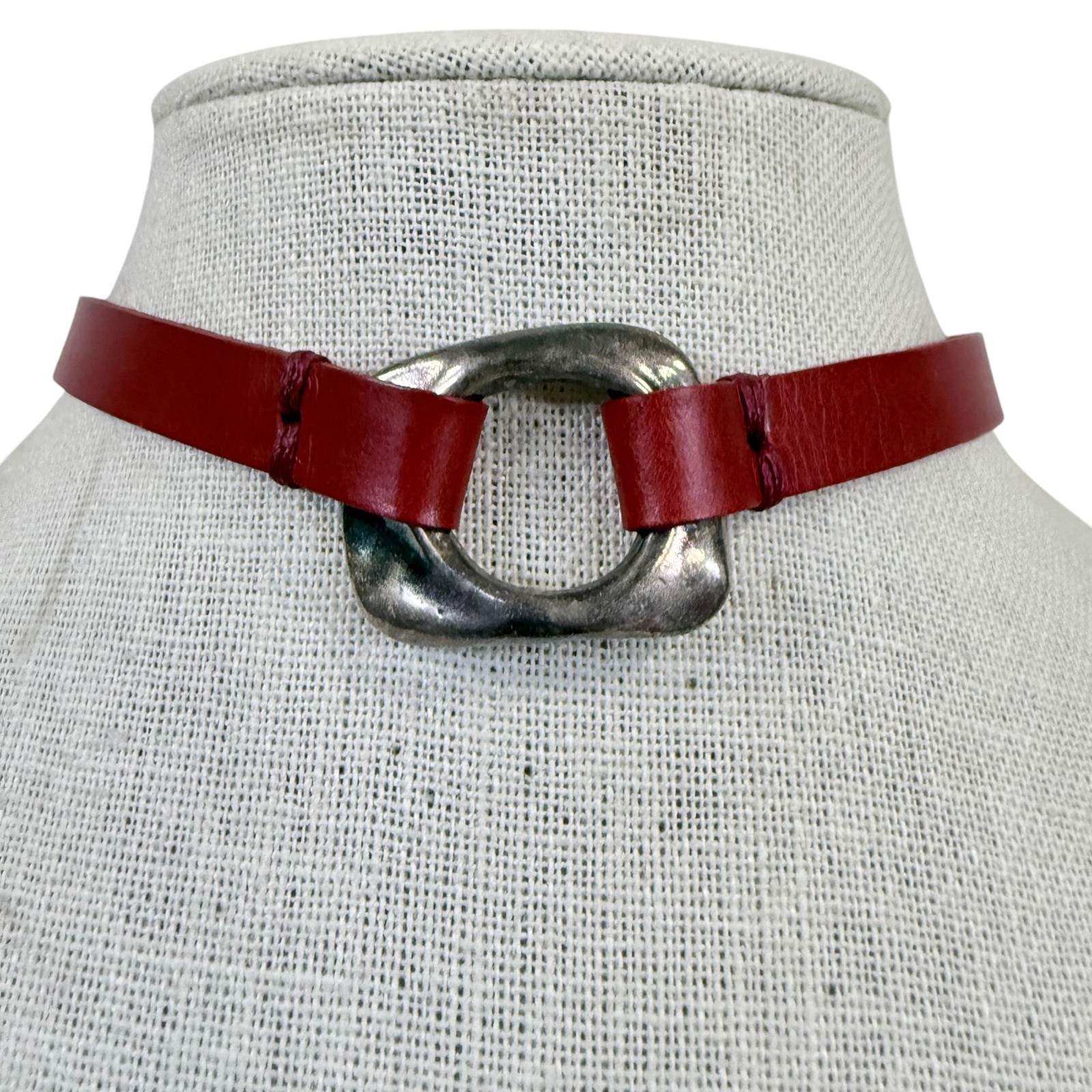 UNOde50 Red Leather Choker Necklace Handcrafted in Spain