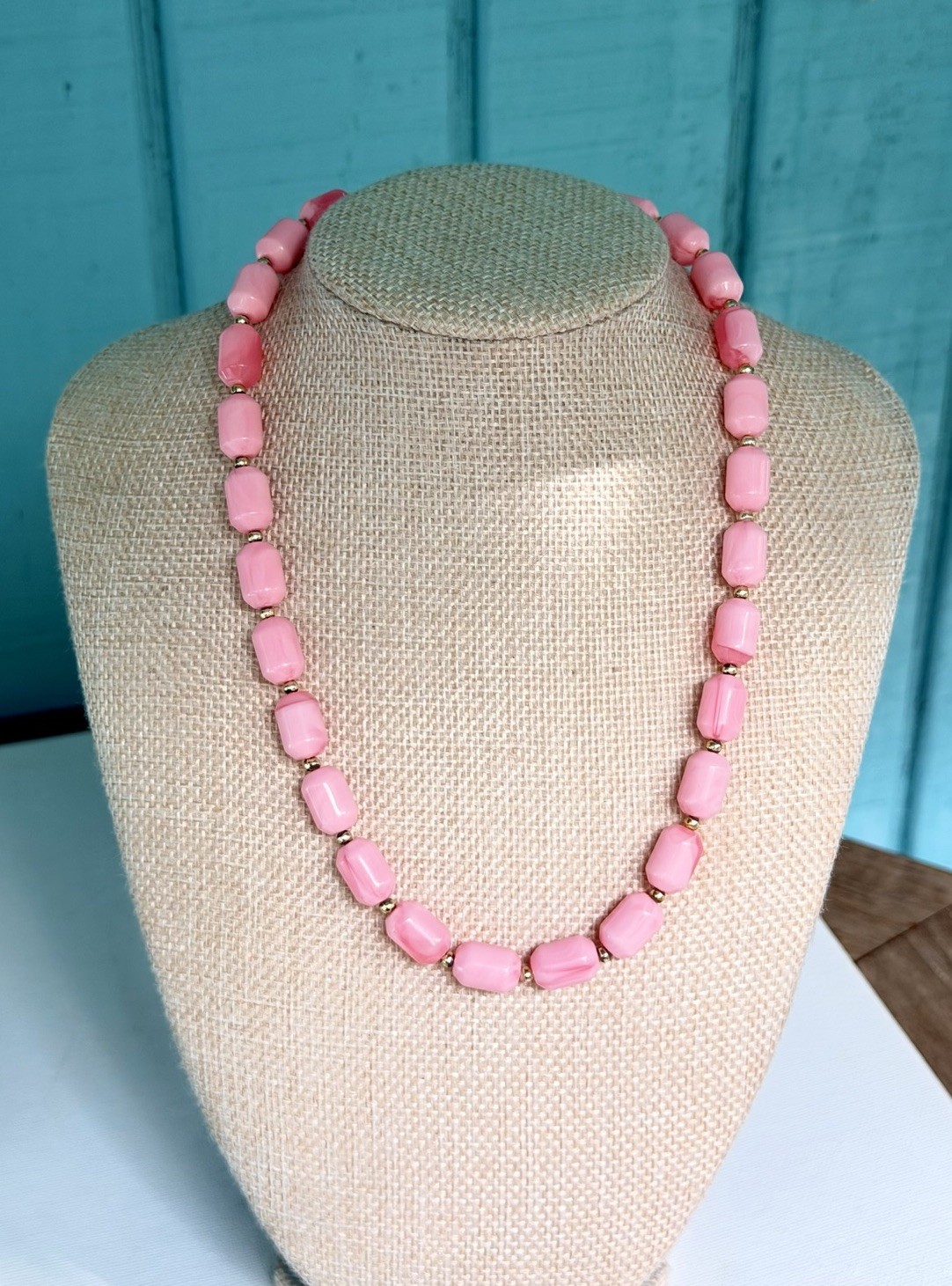 Vintage Pink Marbled Lucite Barrel Bead Necklace 22” Gold Tone Spacer Retro