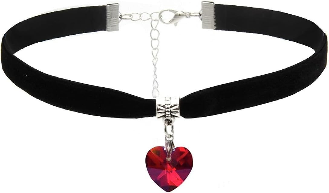 Fashion-Forward Adjustable Choker Necklace – Elegant Black Velvet with Red Heart