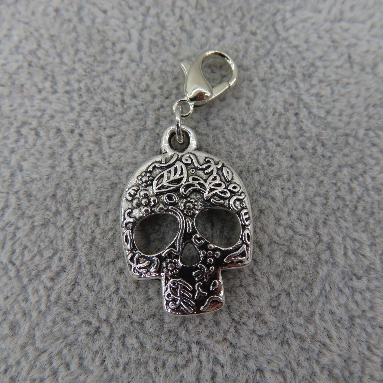 FLORAL SKULL Charm Zipper Pull Keychain Add On Clip Dangle Antique Silver Tone