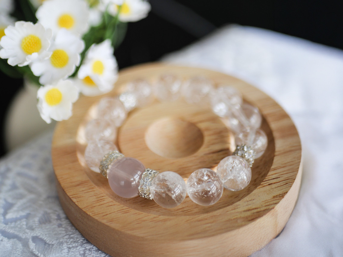 Handmade Natural White Crystal Set: Unleash Inner Clarity & Soothing Ambiance