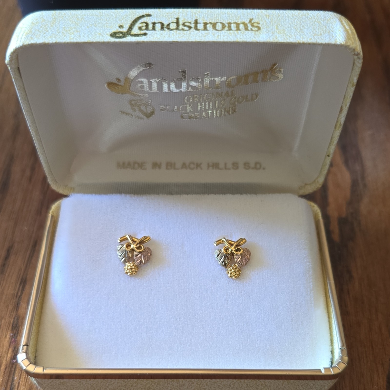 Landstrom’s Black Hills Gold Leaf & Grape Cluster Stud Earrings Butterfly Back