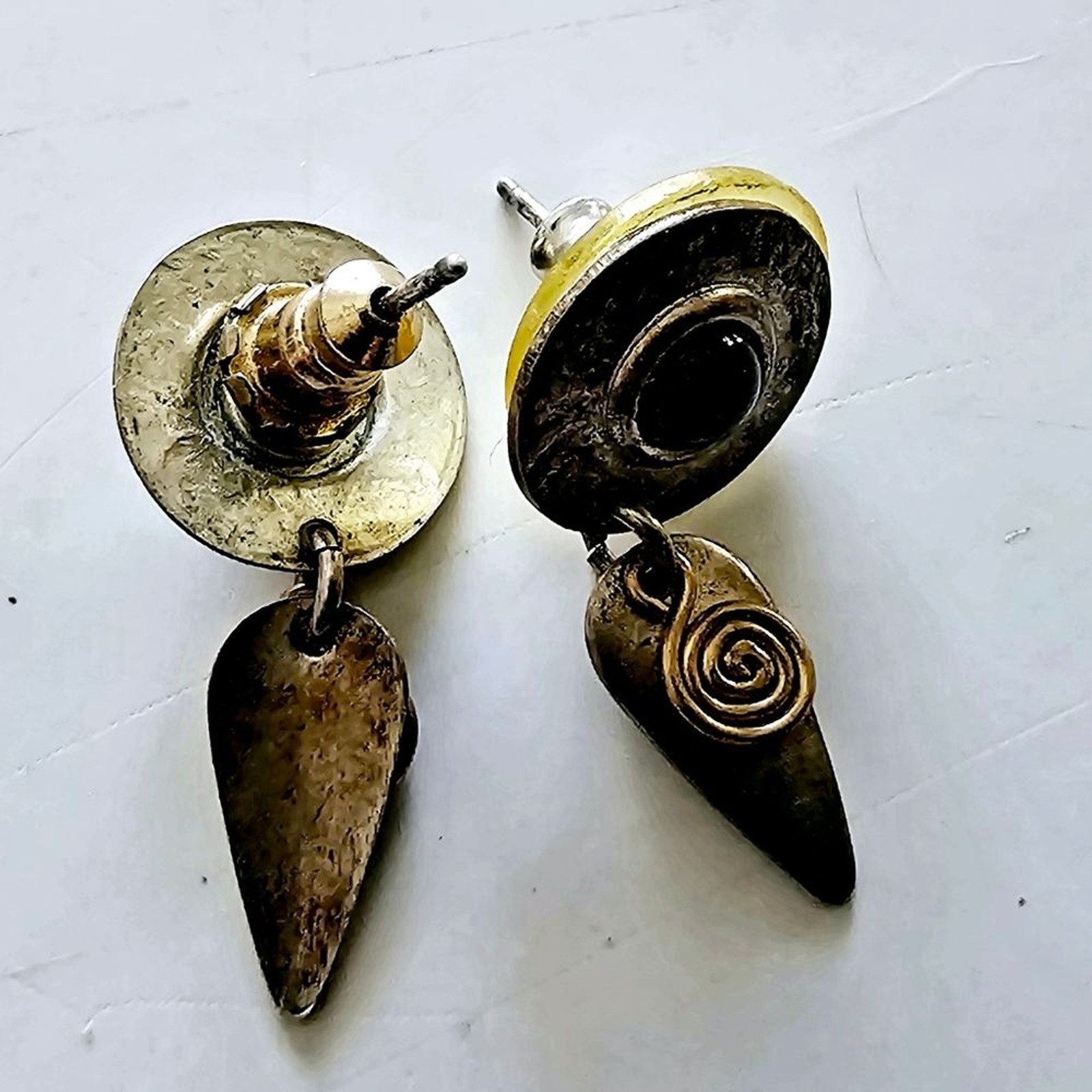 Vintage small modernist, Egypt revival, black stone silver post dangle earrings