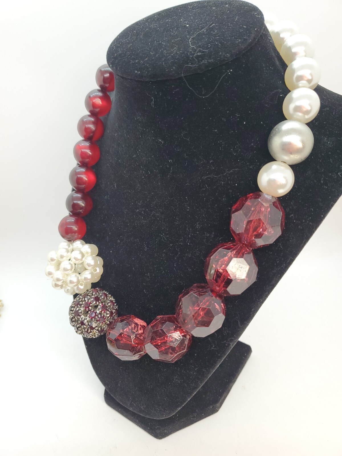 CATO 1946 Faux Pearl Red Gold Black Rhinestones Beaded Statement Necklace 23.5″