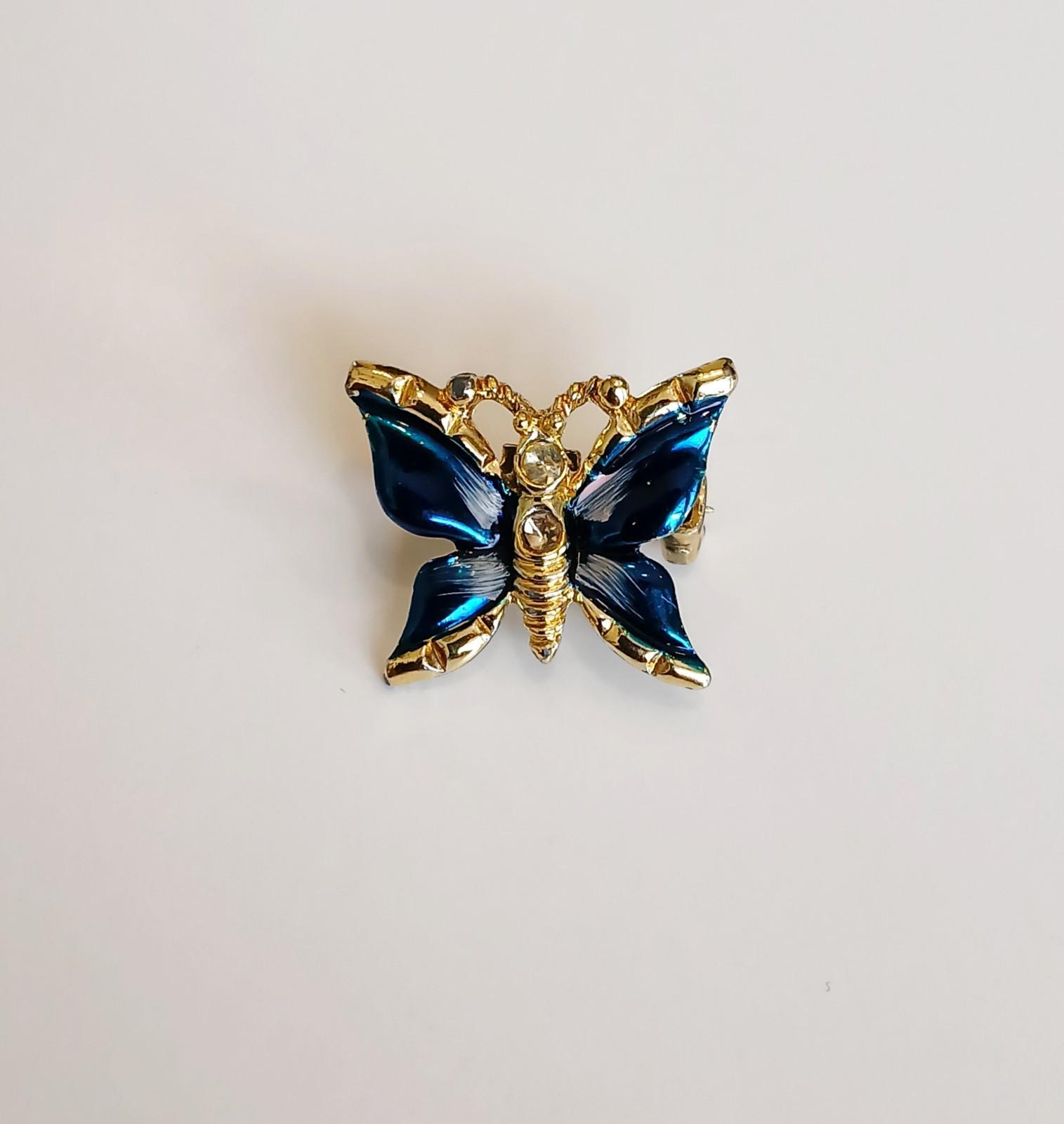 Vintage Butterfly Brooch Gold Tone & Blue Enamel Petite Pin 1×1″ 0.15oz STUNNI😍