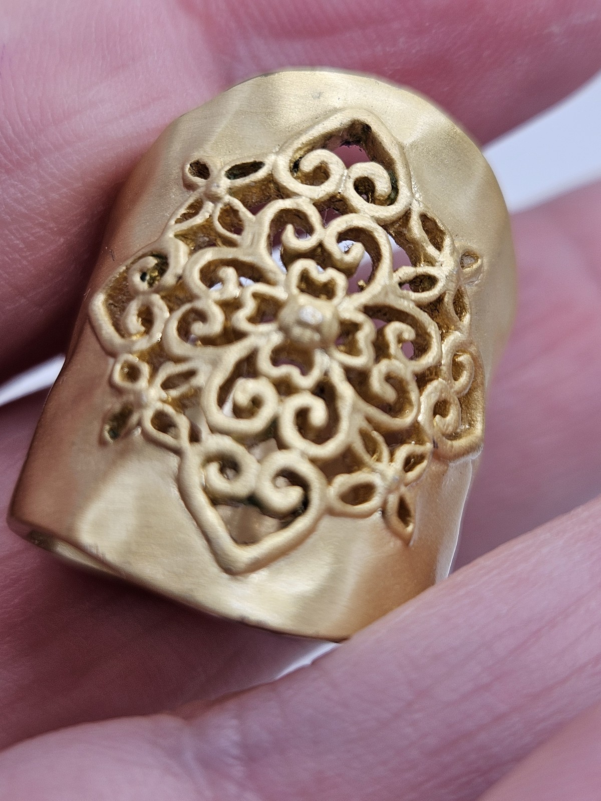 ATI Thailand Gold Tone Satin Finish Hammere Filigree Heart Wide Band Ring 6