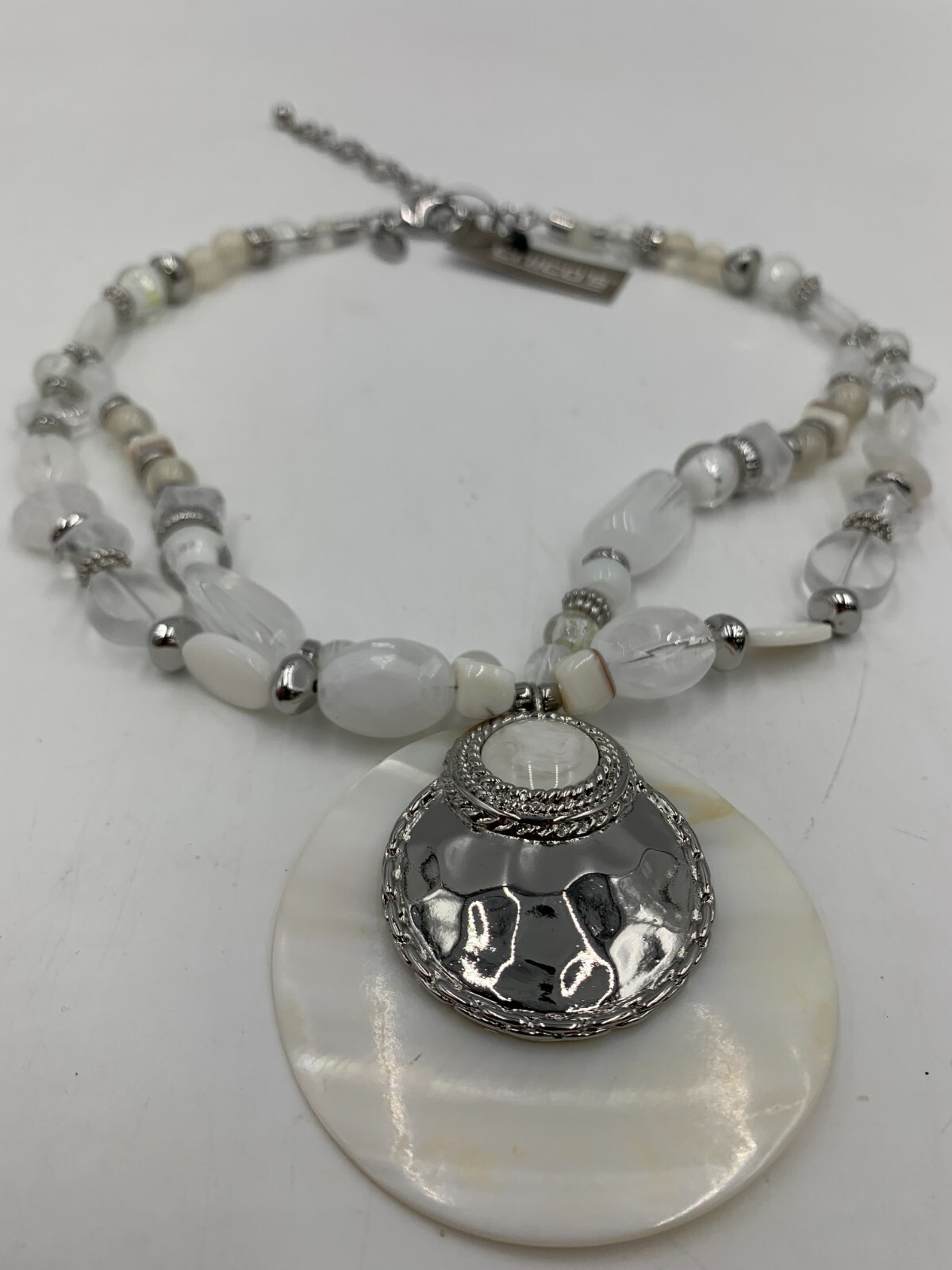 Chico’s White Sands Two Strand Shell & Metal Pendant Necklace 18″L #24259