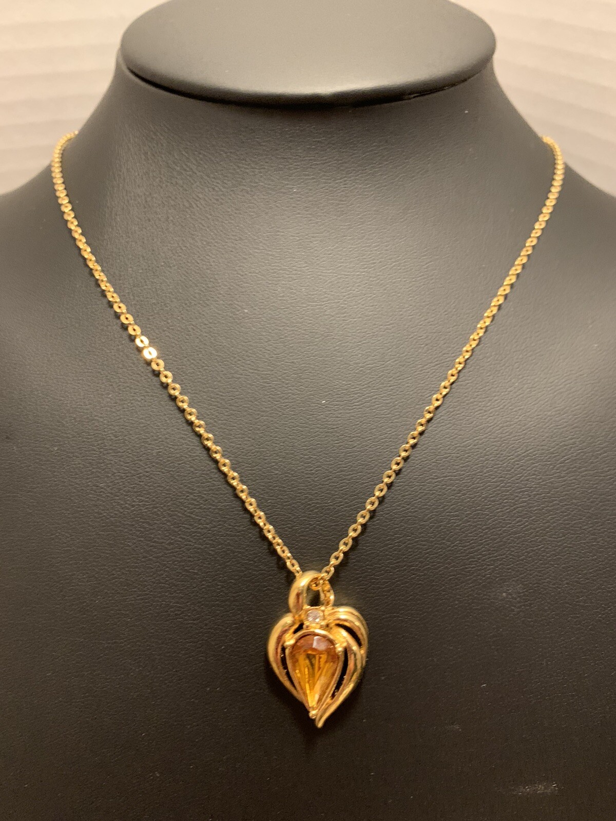 Beautiful Avon Vintage Sentimental Topaz Birthstone Gift Set