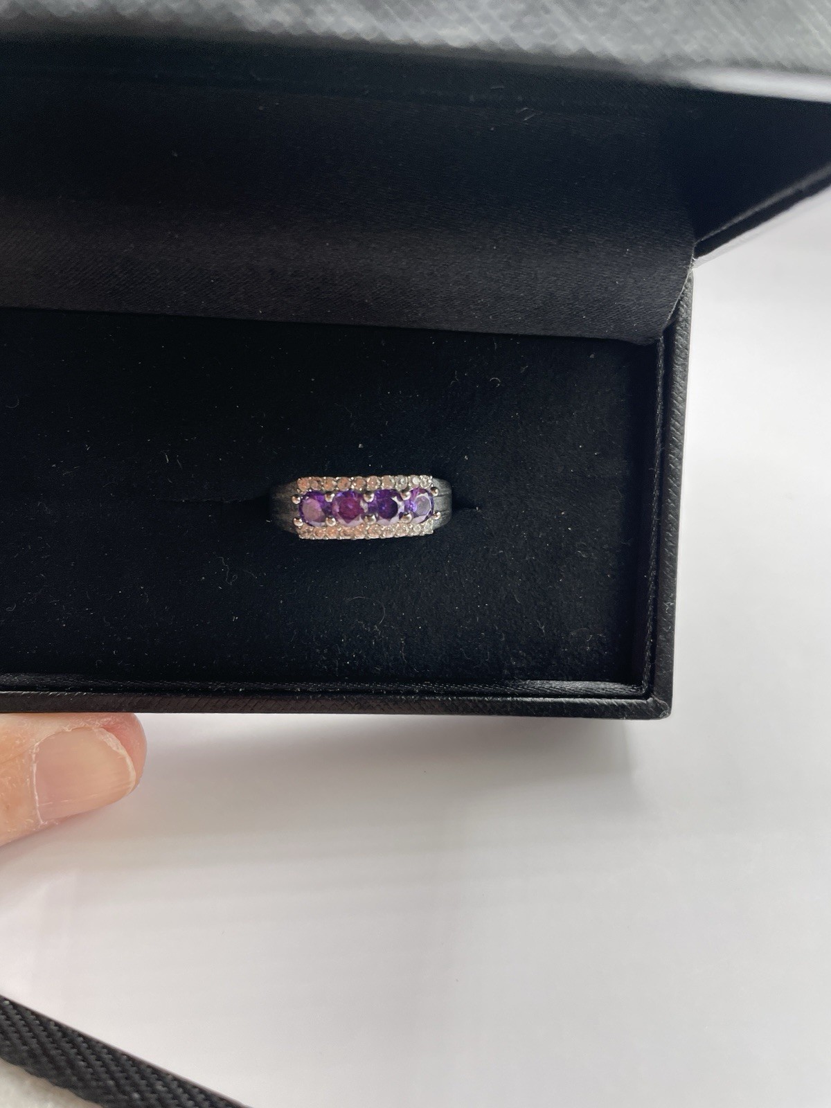 Silver ring with unknown 4 purple stones 10 tiny clear chip stones size 9