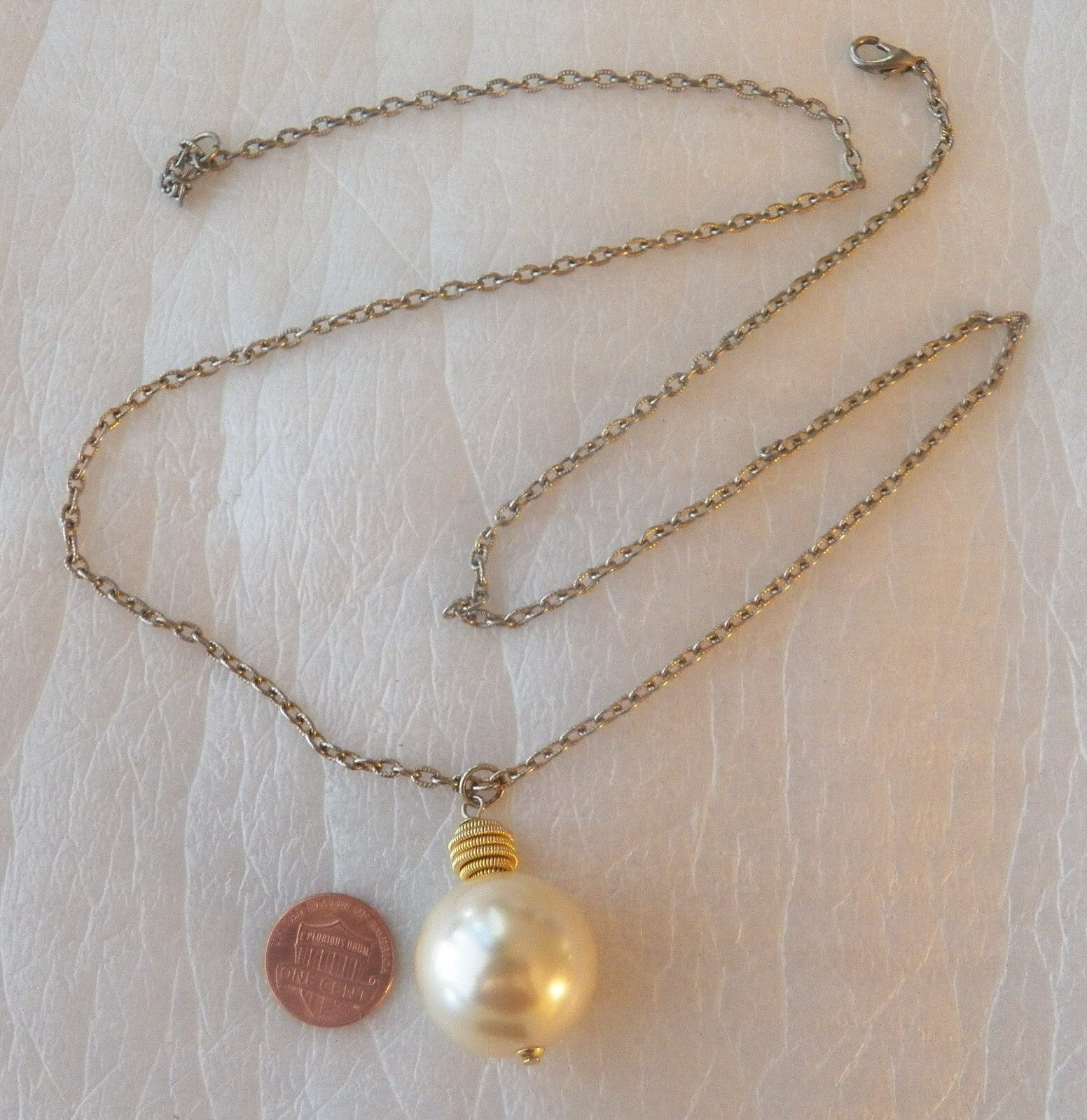 Large White ‘Bulb’ Pendant Necklace 30 in. Vintage Jewelry Fashion