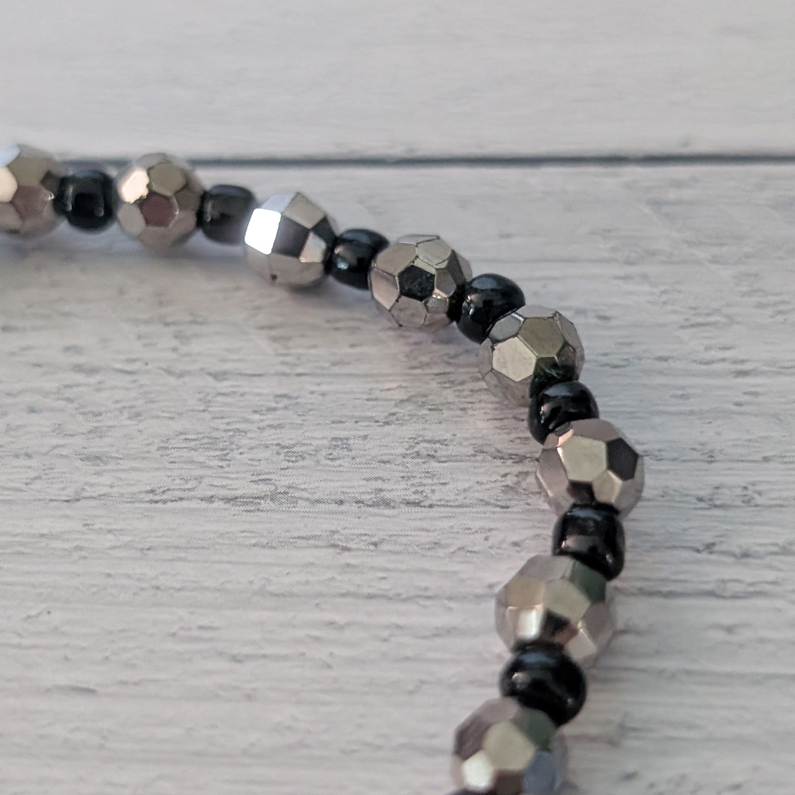 Black & Metallic Tone Stretch Bracelet – Fair Condition