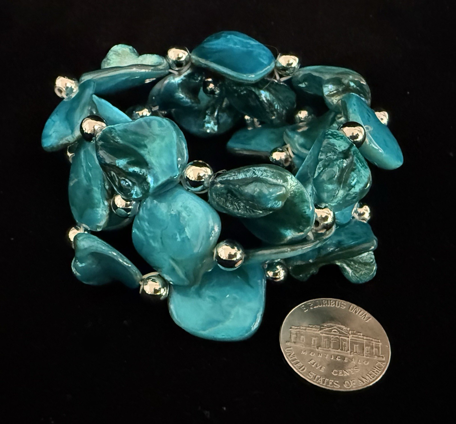 Tommy Bahama Turquoise-Style Stretch Bracelet Silver-Tone Beads – New With Pouch