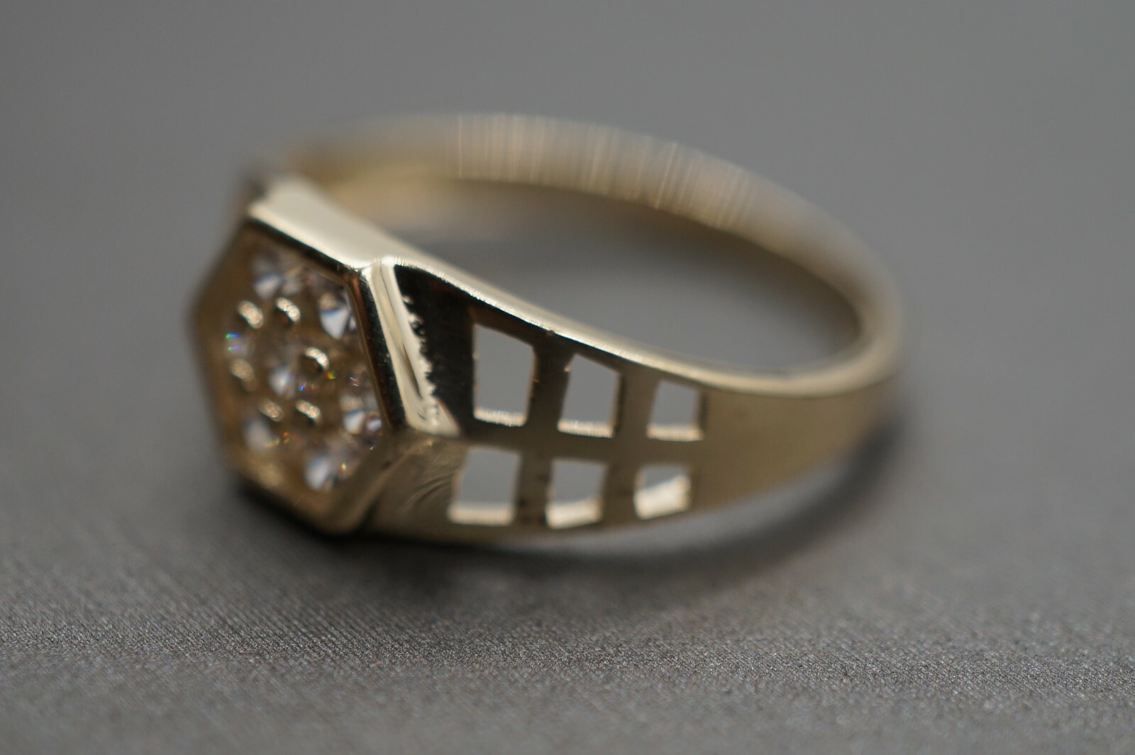 10K Solid Yellow Gold Hexagon Children Baby Kid Women Pinky Band Ring. Size 3