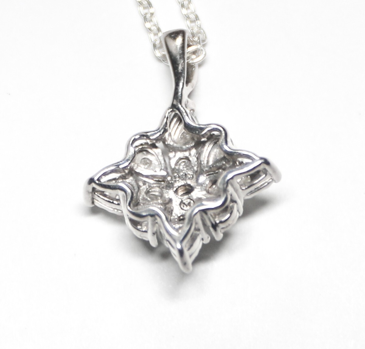 Sterling Silver .10ct TW Natural Diamond Pendant w/18″ Sterling Cable Chain