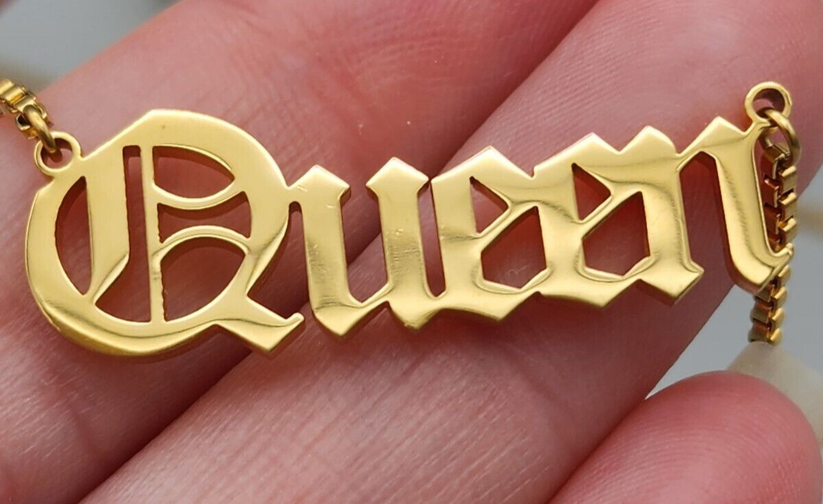 Gold Plated Script “Queen” Pendant Box Chain Necklace 7.4 Grams 22 in Long
