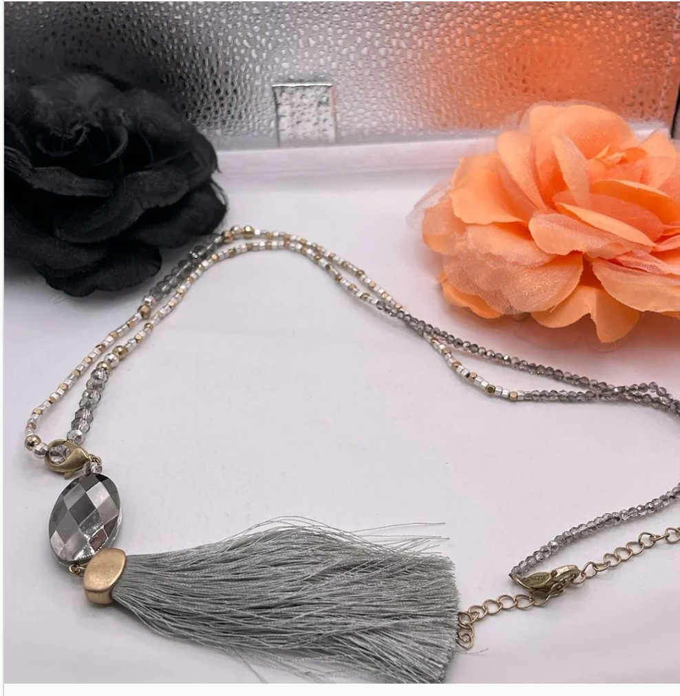 11.24.23.2-Chico’s Faceted beads, gold and silver beads with detachable sautoir