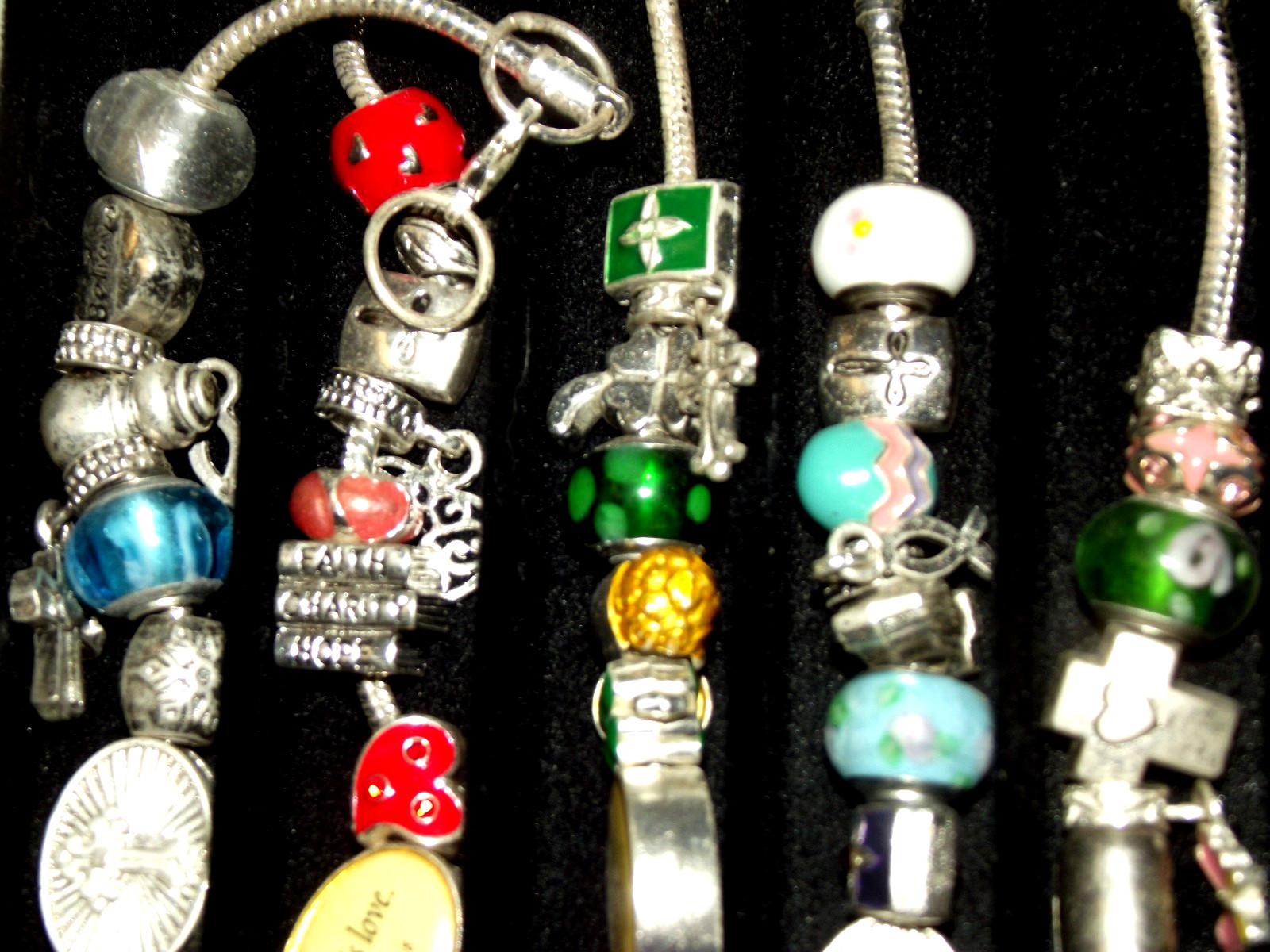Pre Owned Willabee & Ward 12-Month Holiday Charm Bracelets Complete Wood Case