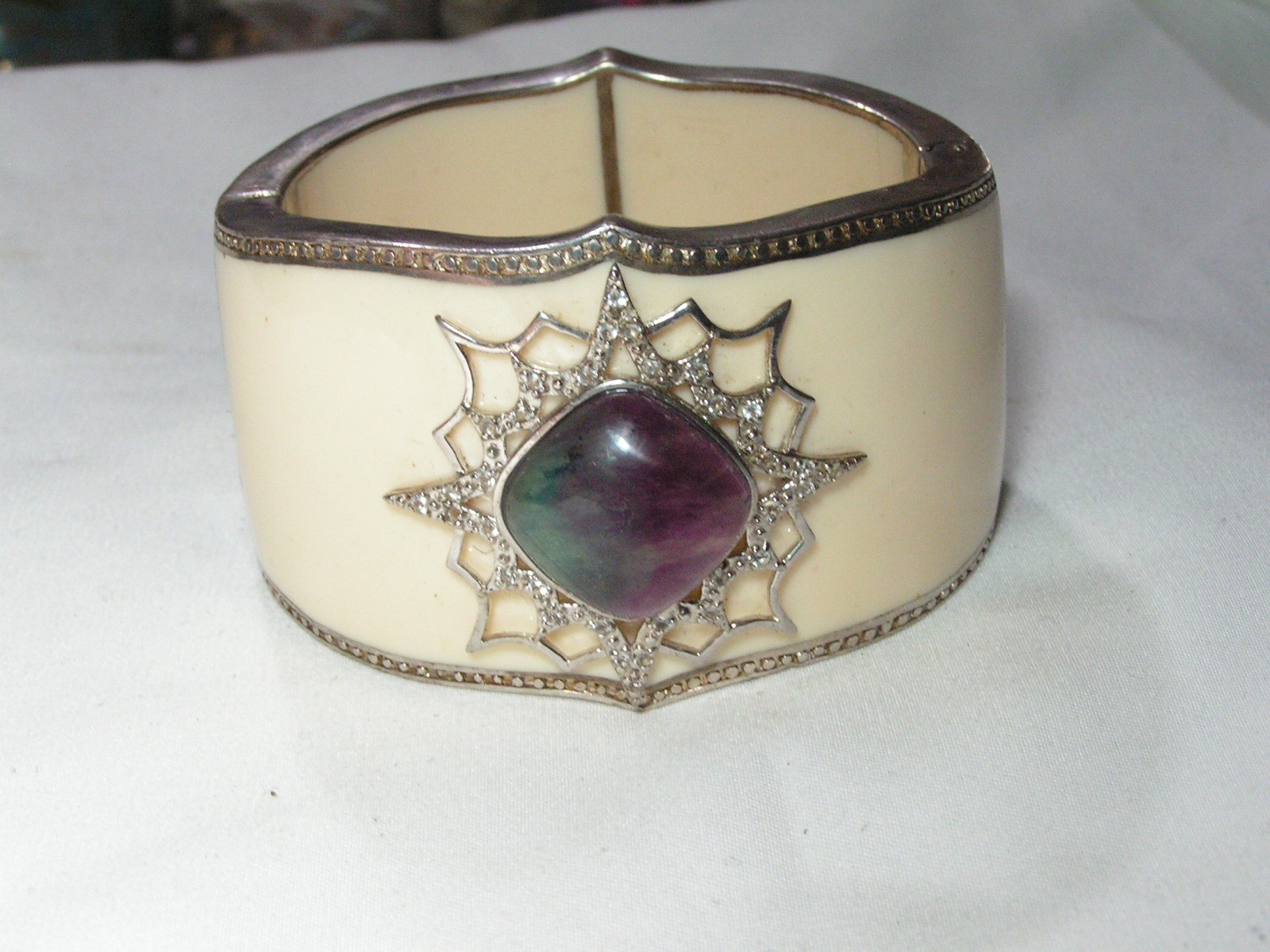…Silver Tone, Tan Lucite, Mixed Colors Glass Hinged Bangle Bracelet…Must see