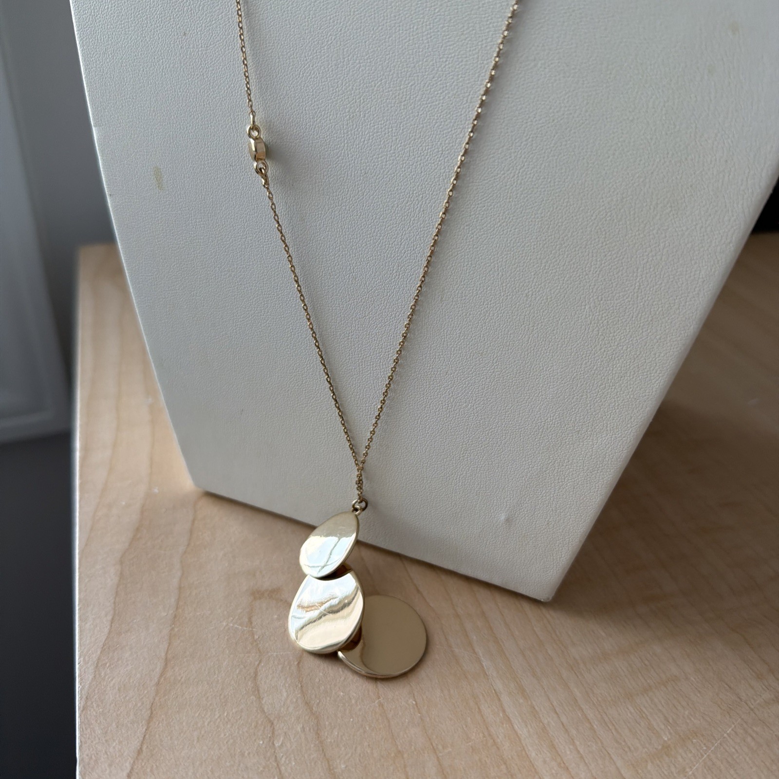 Loft pendant necklace, gold tone, 3 gold tone drop circles/ Very Good Condition